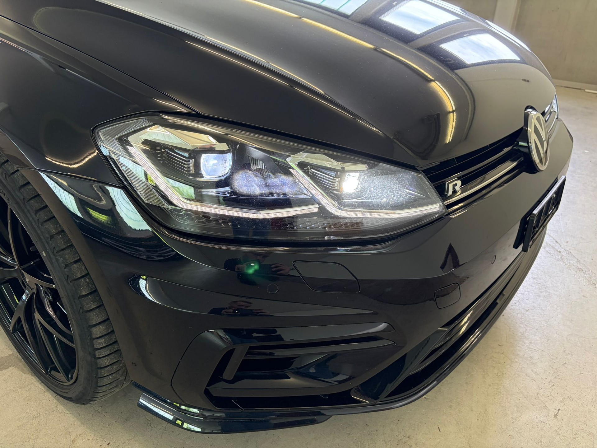 VW Golf 2.0 TSI R 4Motion DSG-image-2