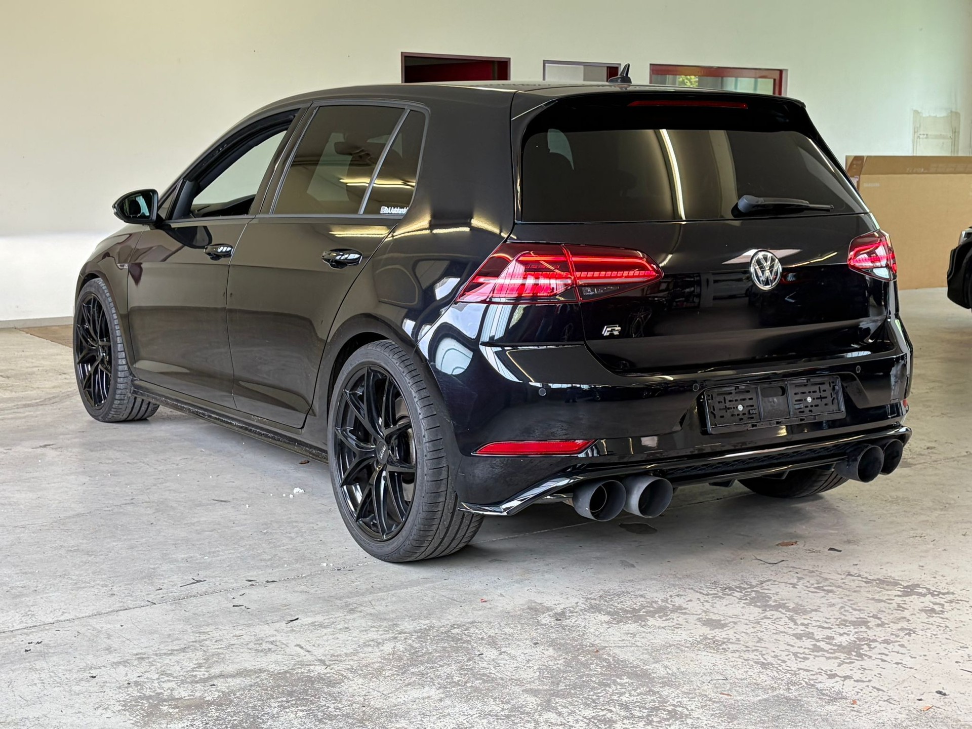 VW Golf 2.0 TSI R 4Motion DSG-image-4