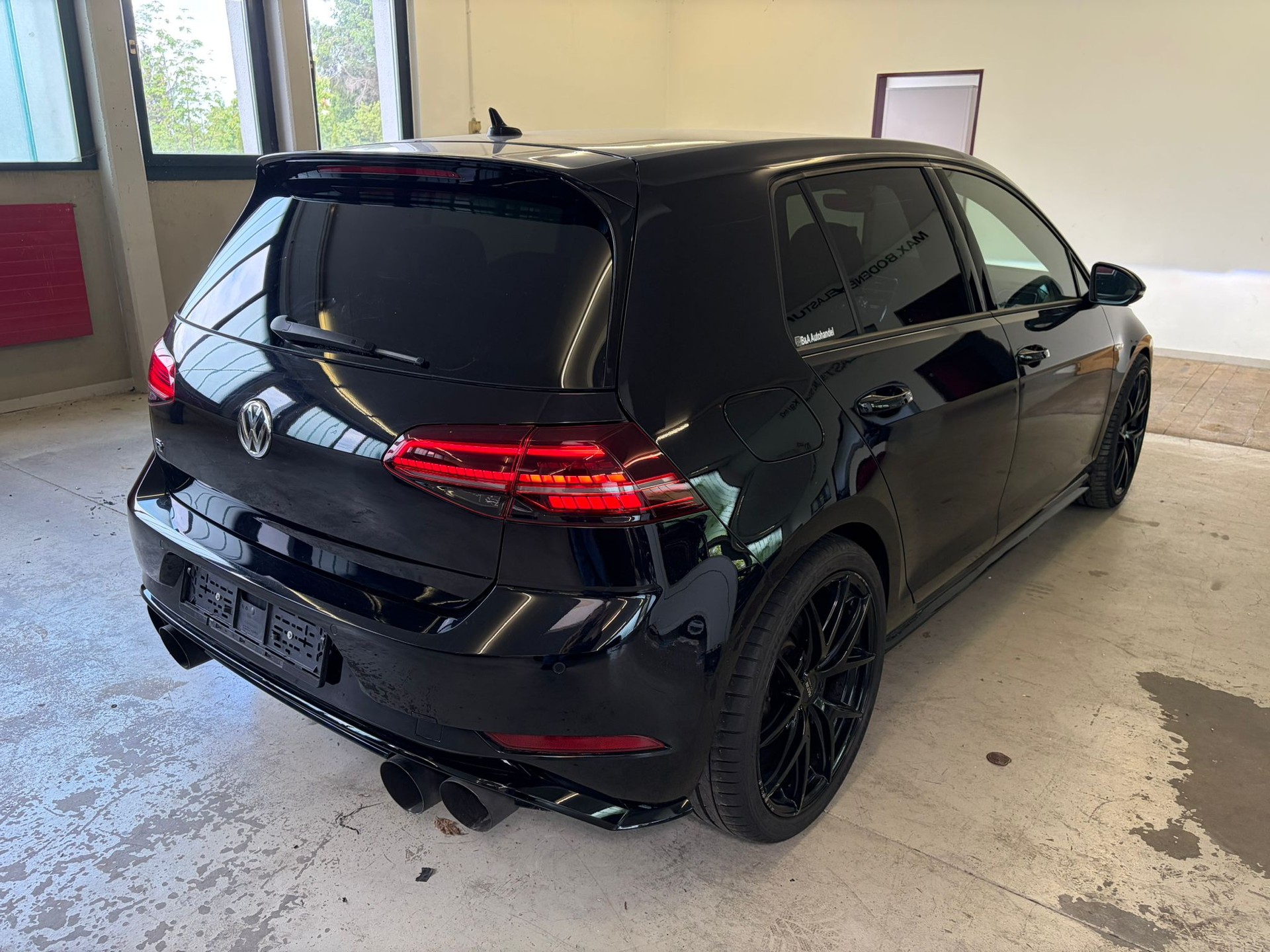 VW Golf 2.0 TSI R 4Motion DSG-image-8