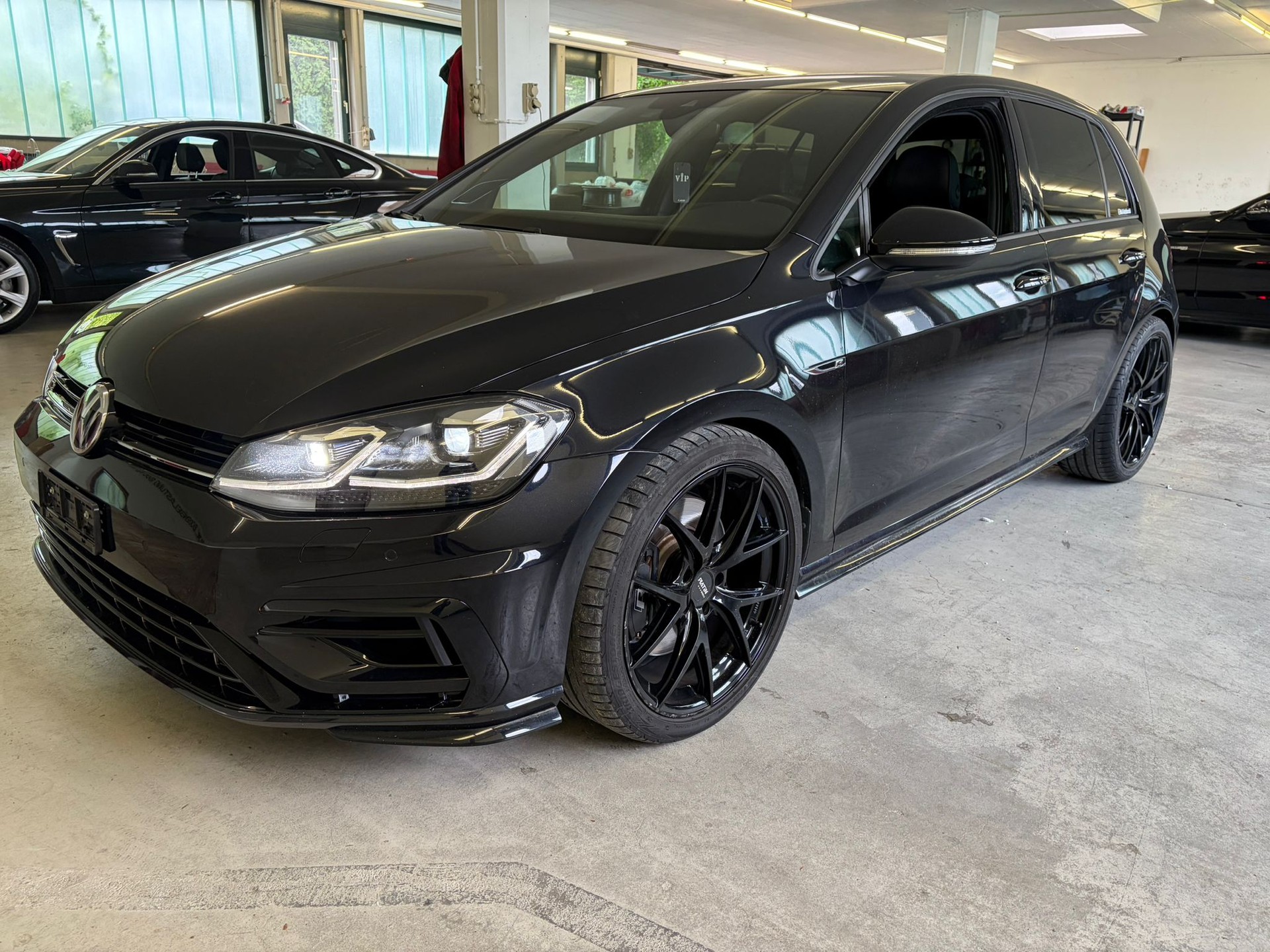 VW Golf 2.0 TSI R 4Motion DSG-image-1