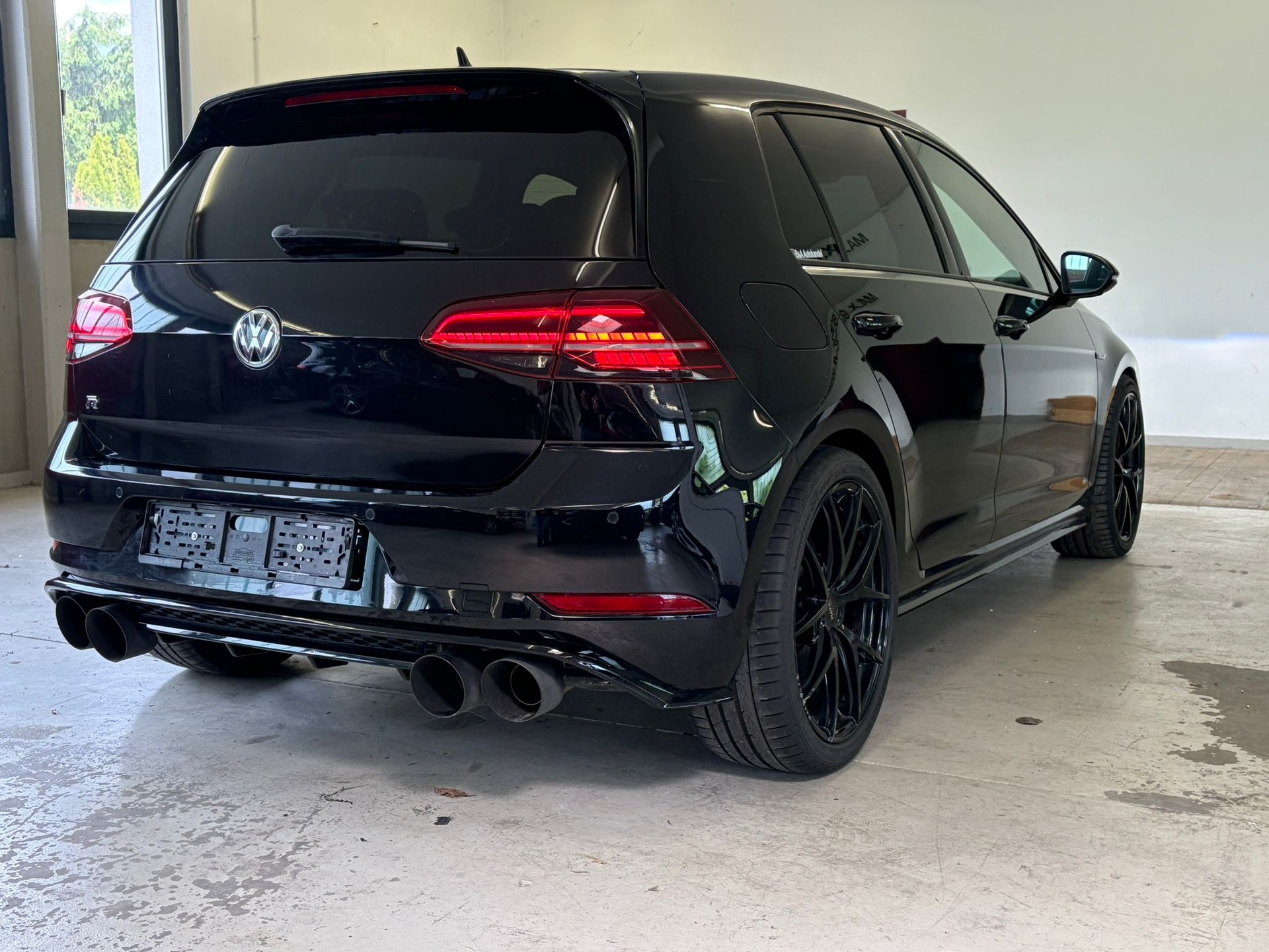 VW Golf 2.0 TSI R 4Motion DSG-image-6