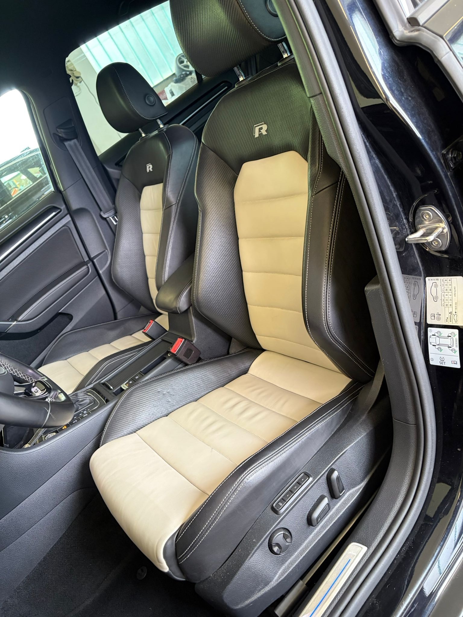 VW Golf 2.0 TSI R 4Motion DSG-image-11