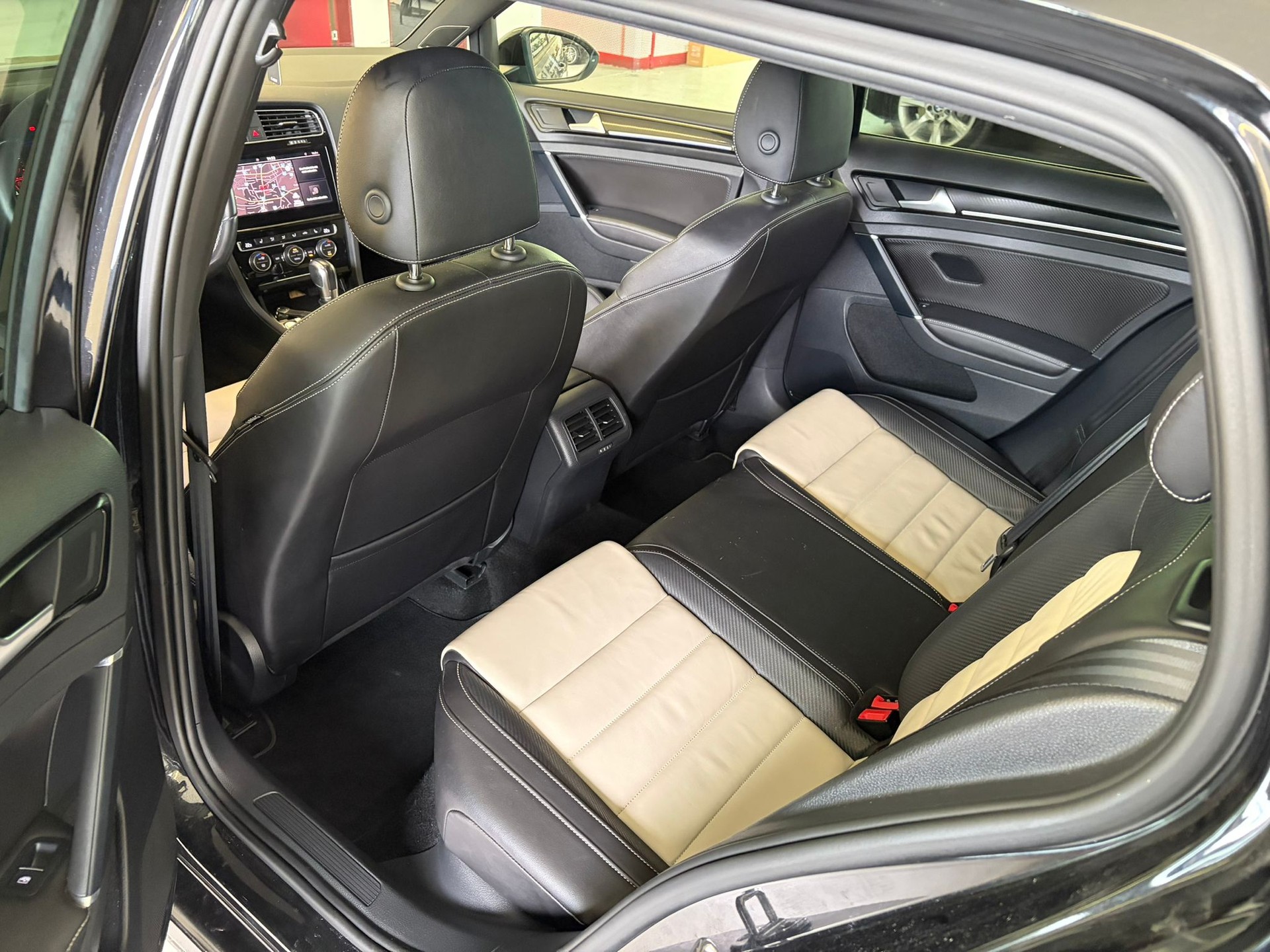 VW Golf 2.0 TSI R 4Motion DSG-image-12