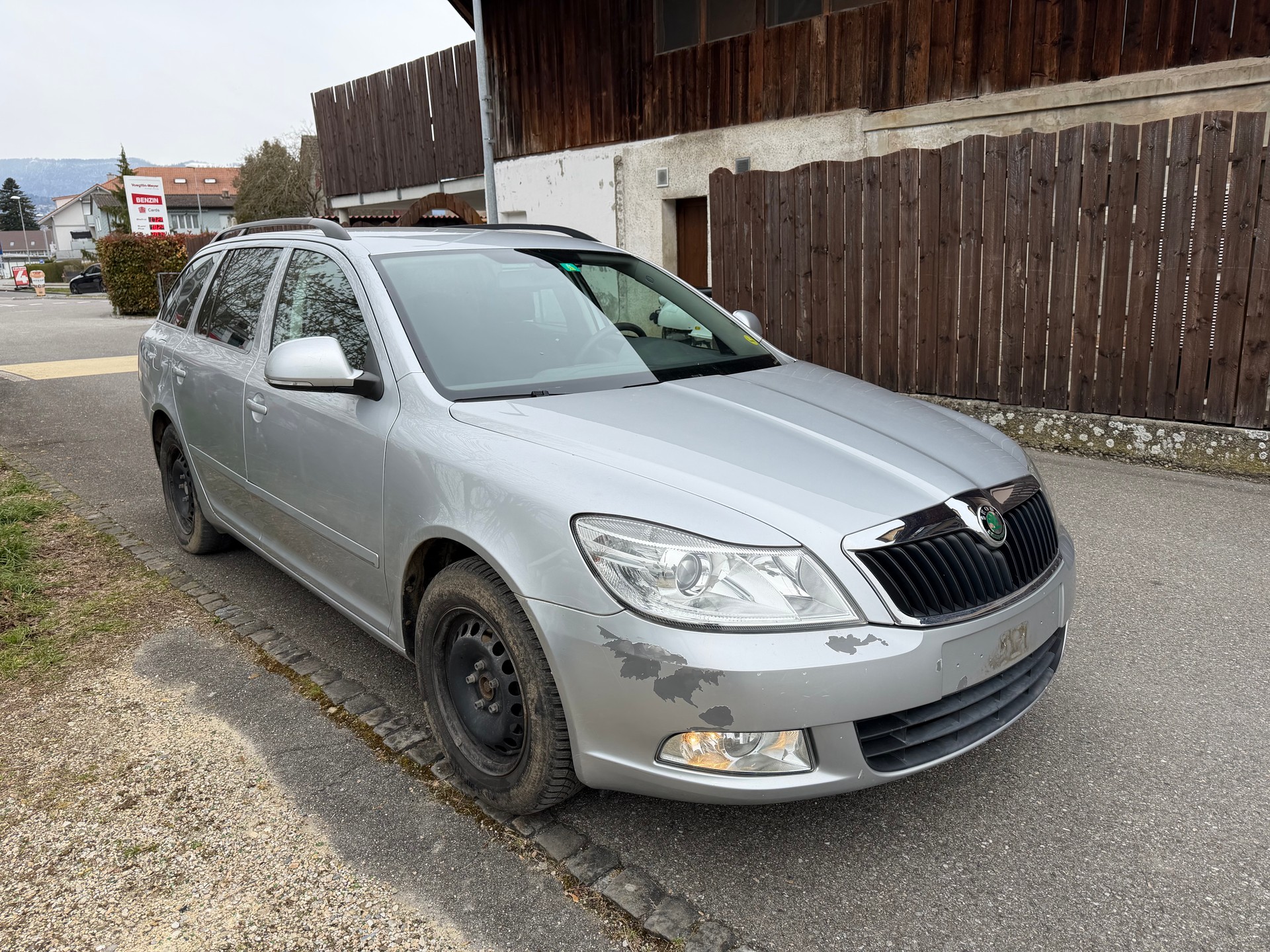 SKODA Octavia Combi 1.6 TDI Ambiente-image-1