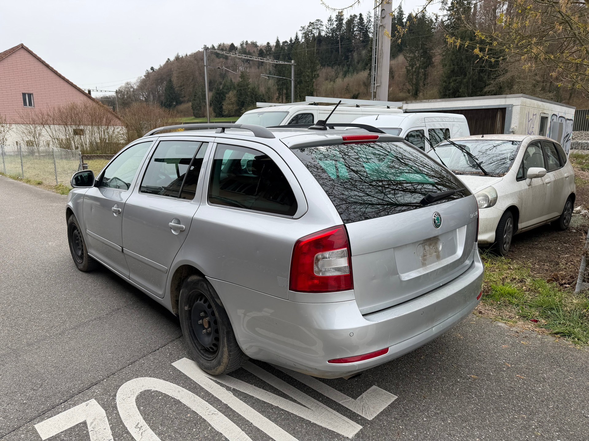 SKODA Octavia Combi 1.6 TDI Ambiente-image-2