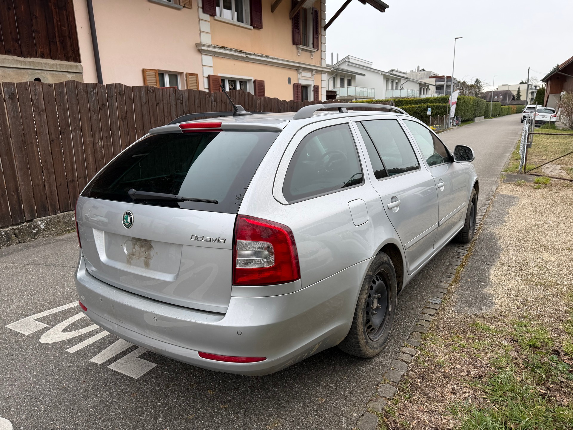 SKODA Octavia Combi 1.6 TDI Ambiente-image-3