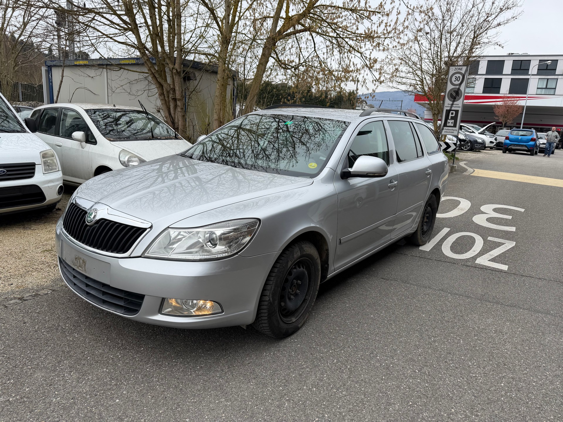 SKODA Octavia Combi 1.6 TDI Ambiente-image-0