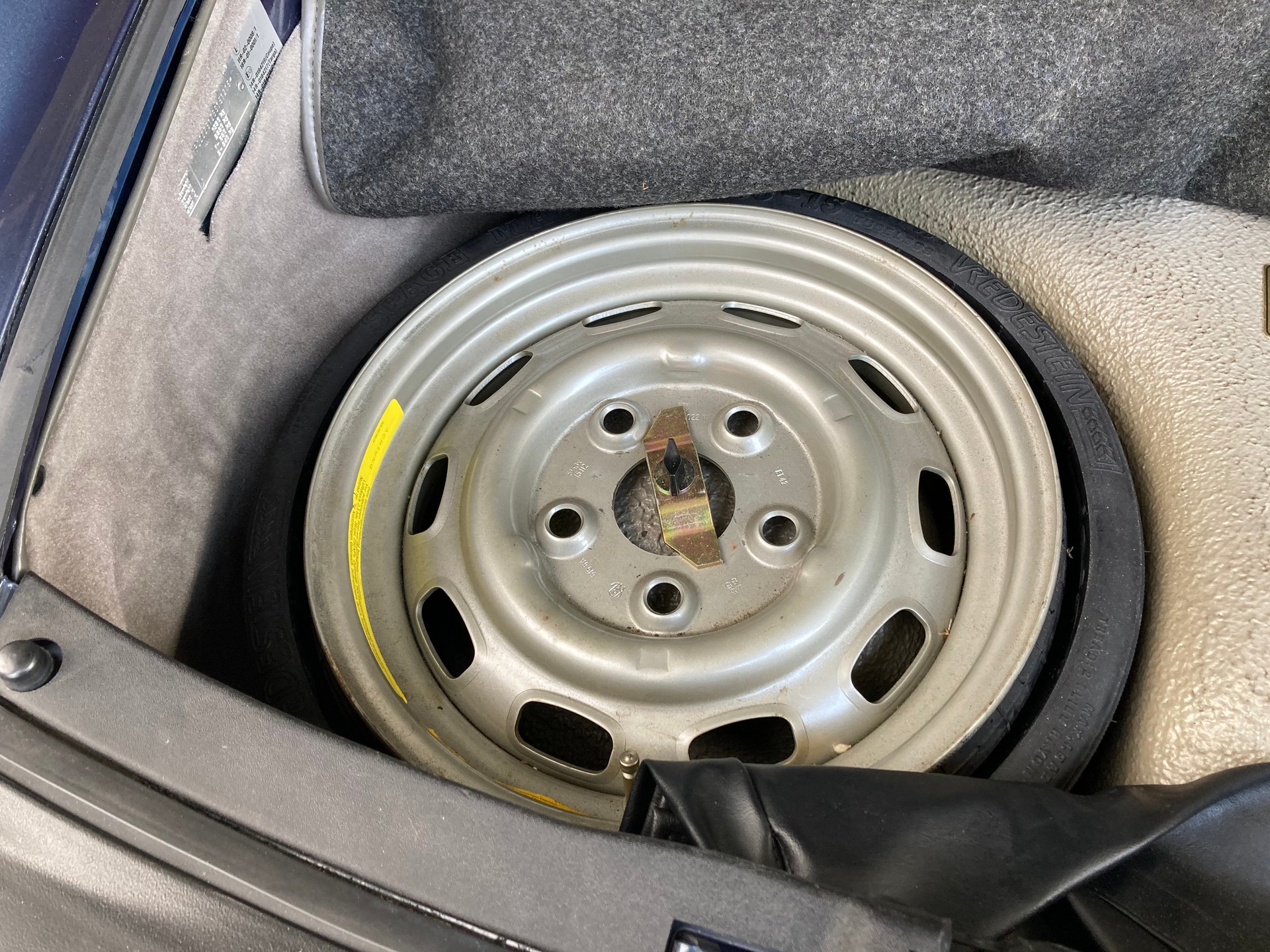 PORSCHE 911 Carrera Cabrio-image-13
