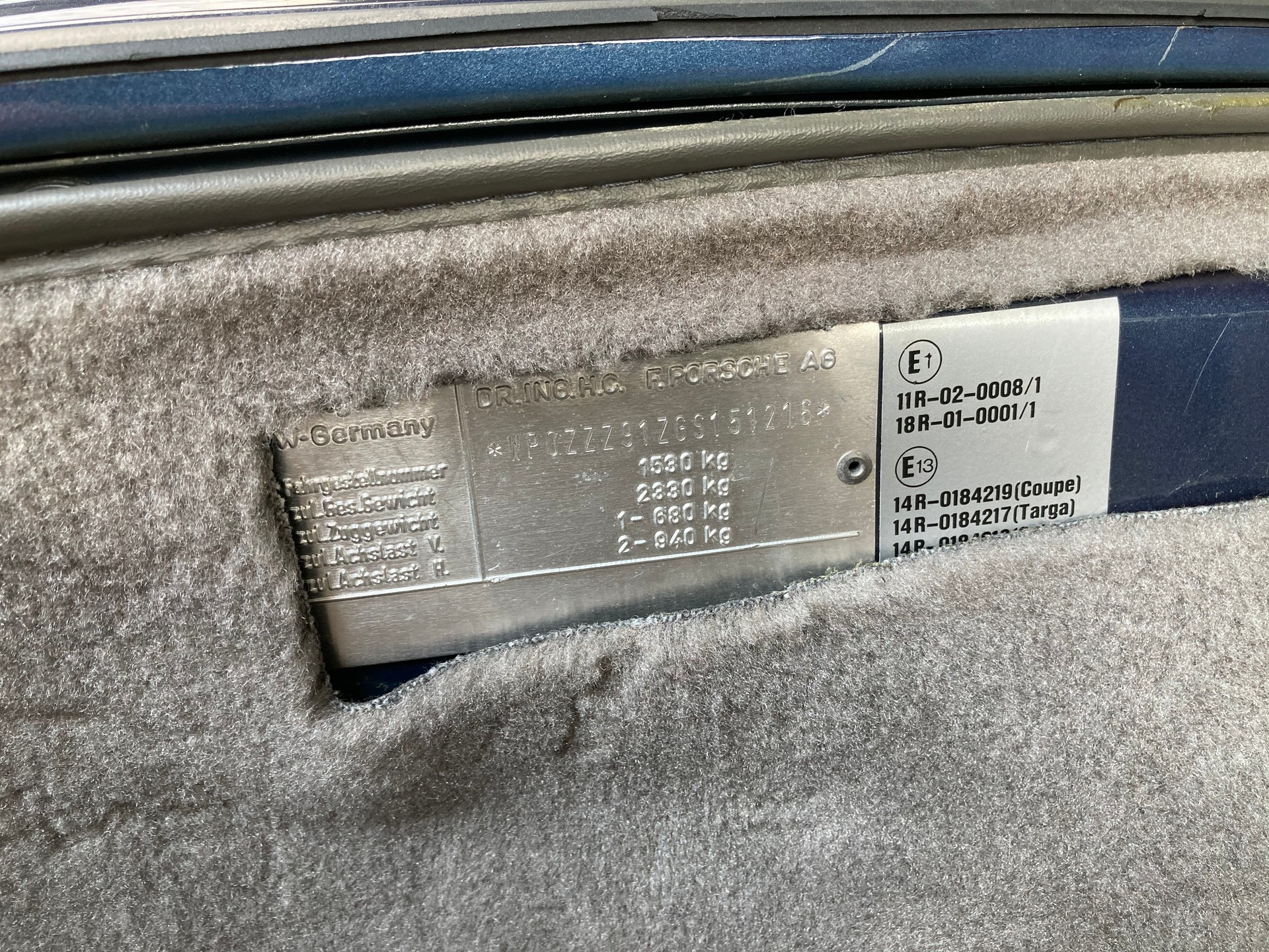 PORSCHE 911 Carrera Cabrio-image-14