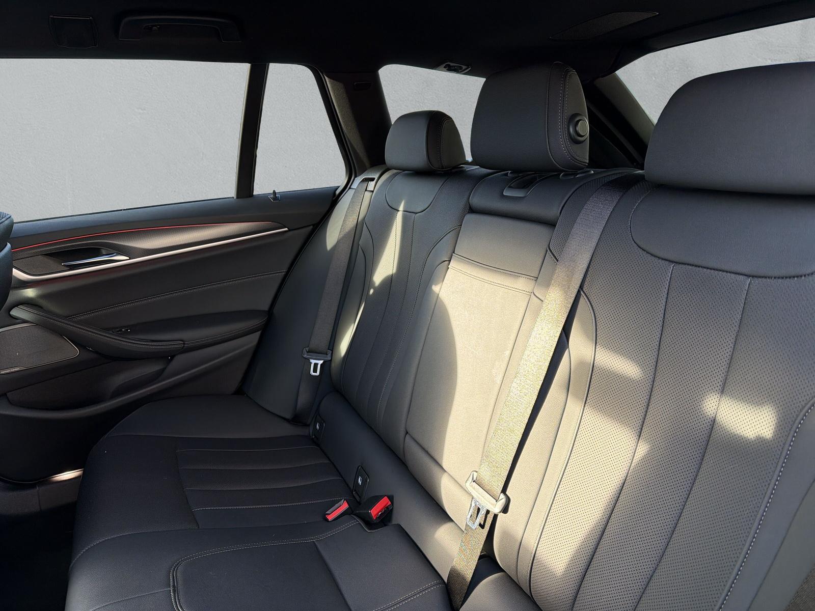 BMW 520d Touring M Sport xDrive G31 (CH) **Action de leasing 1.9%**-image-11