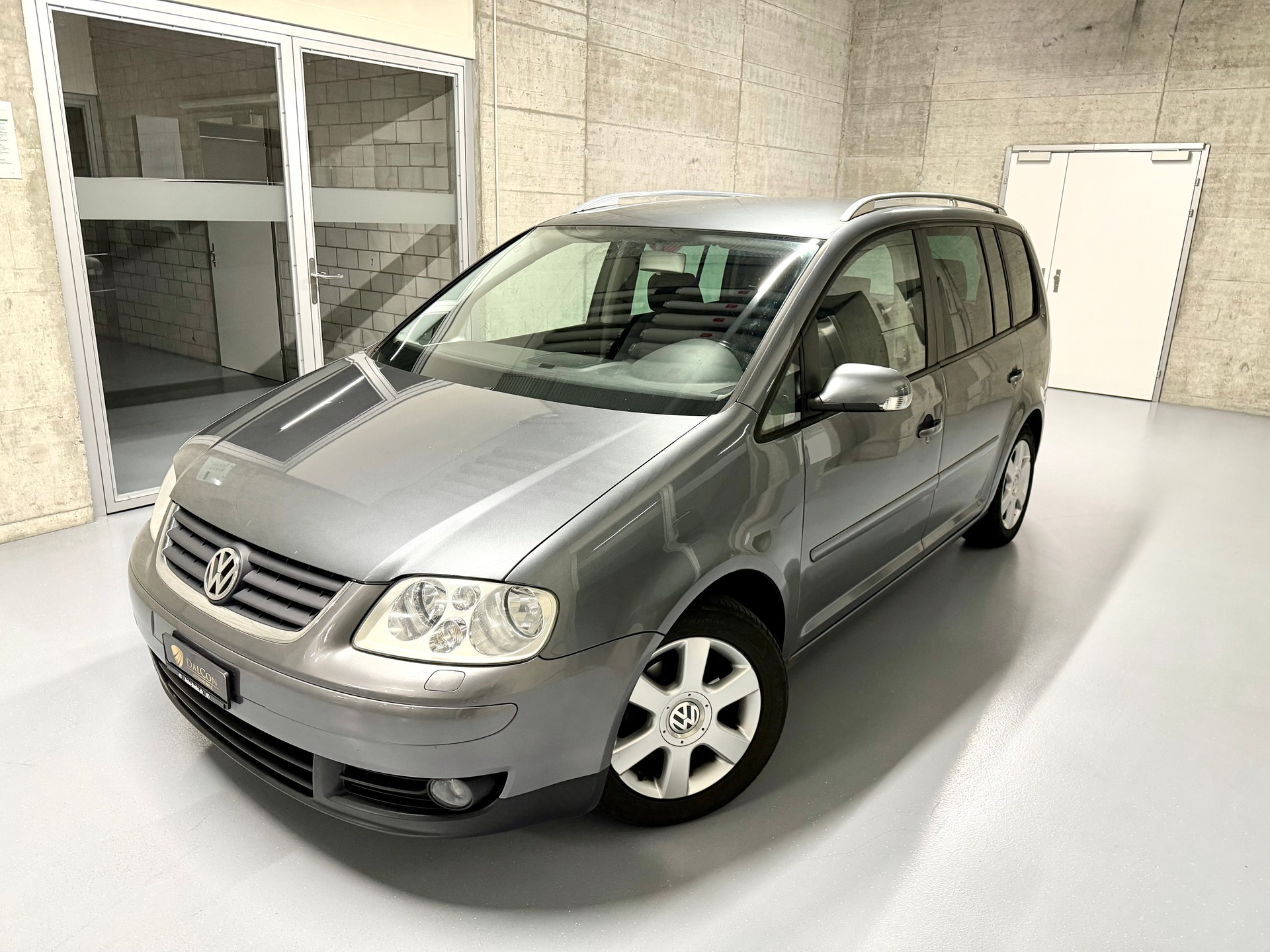 VW Touran 2.0 FSI Highline-image-2