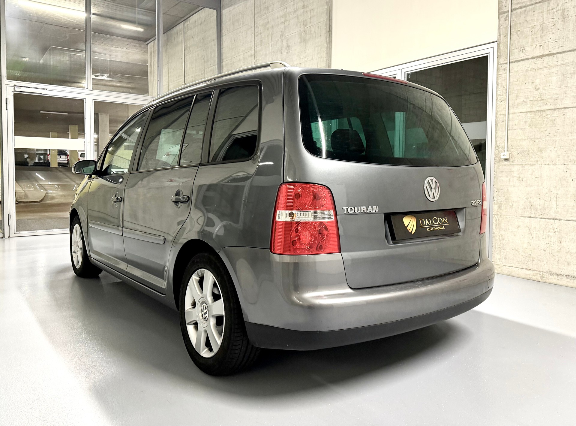 VW Touran 2.0 FSI Highline-image-9