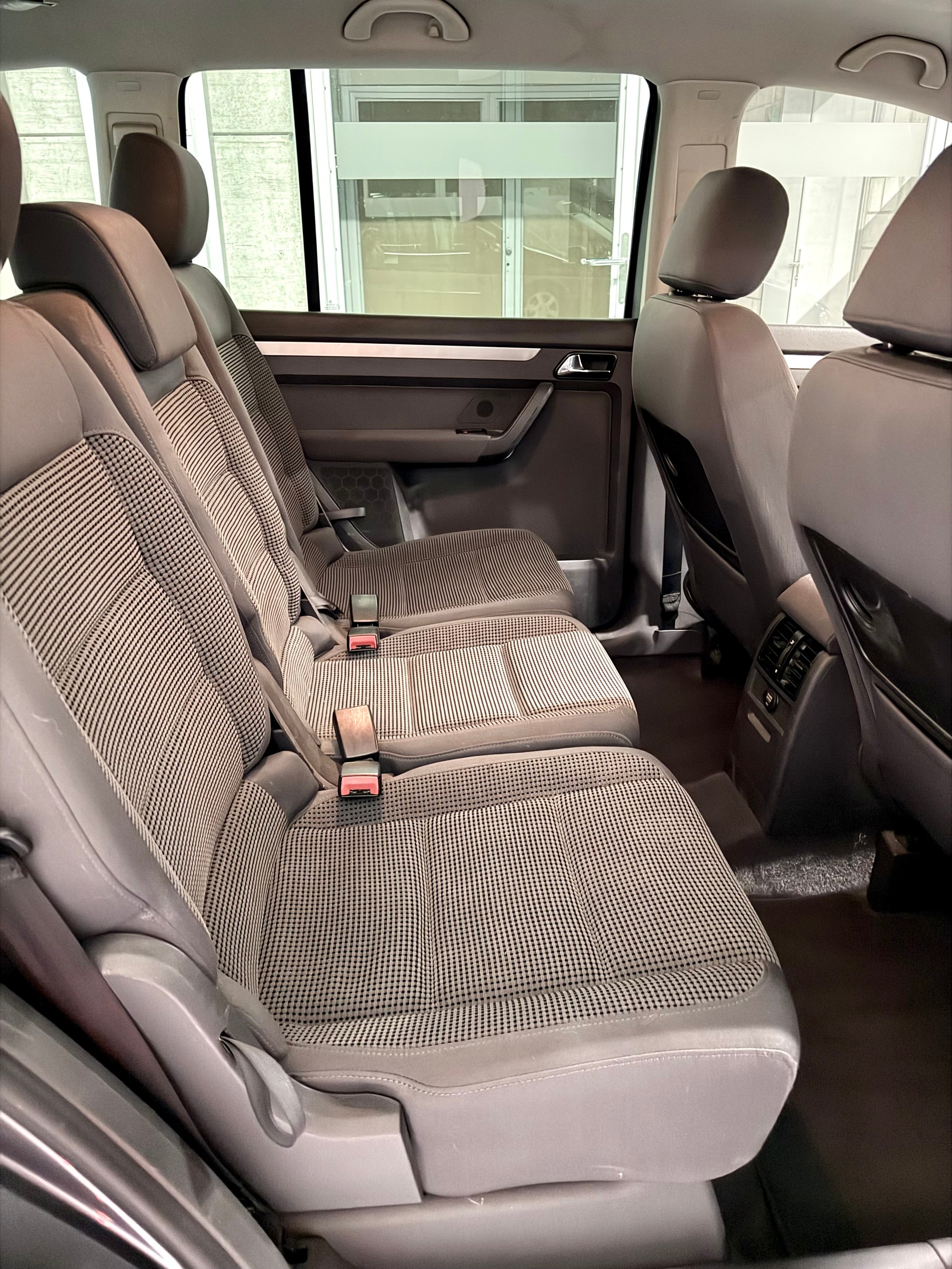 VW Touran 2.0 FSI Highline-image-13