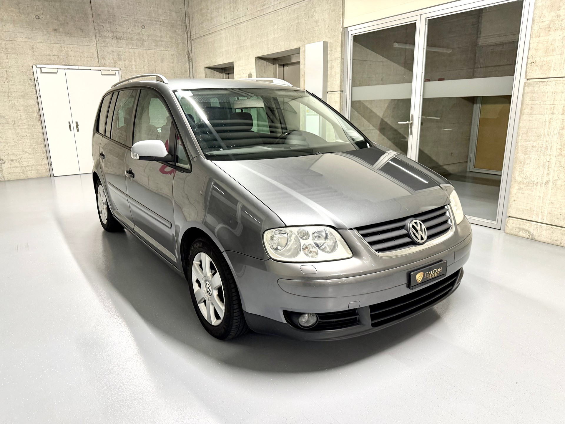 VW Touran 2.0 FSI Highline-image-6