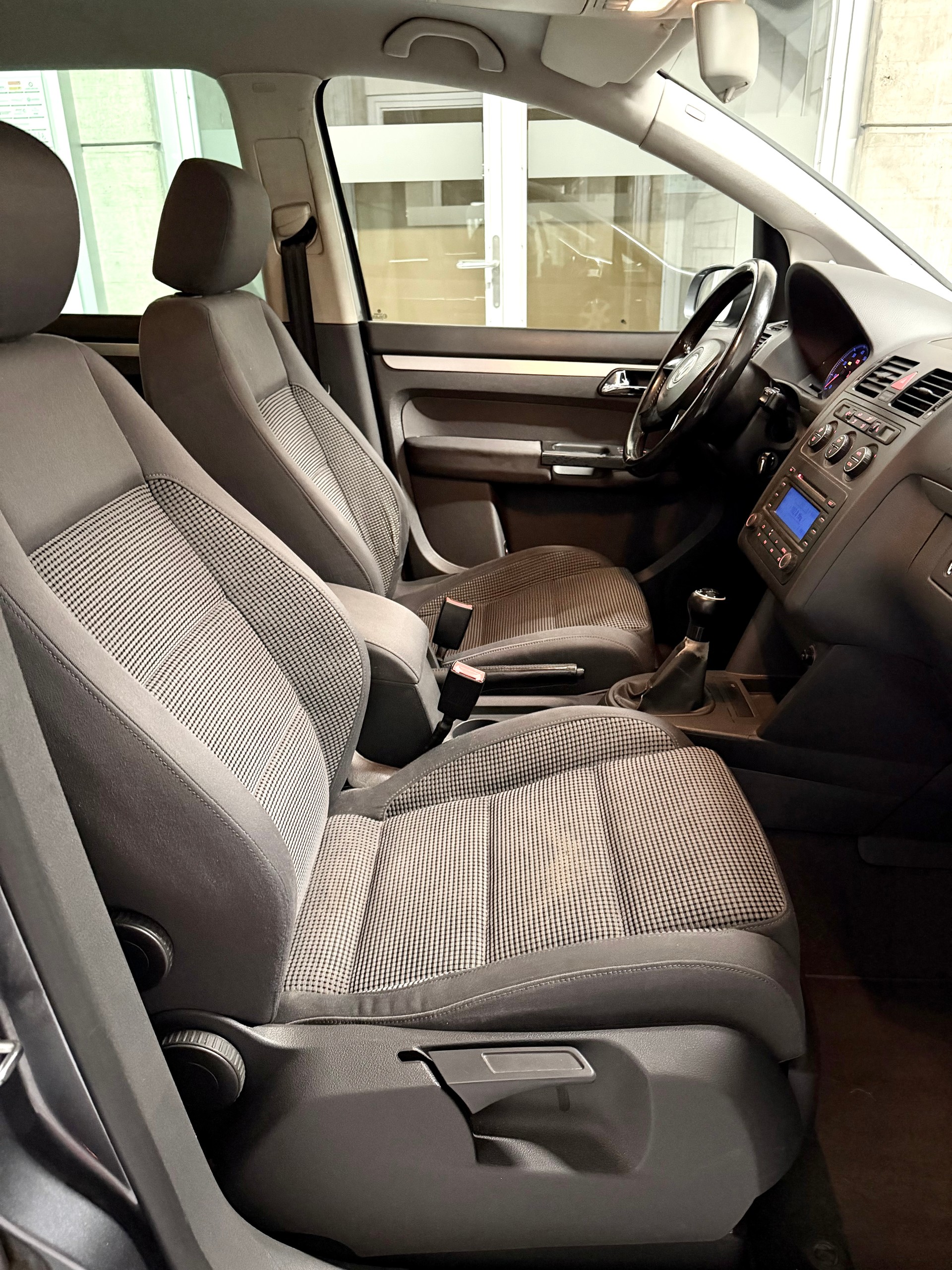 VW Touran 2.0 FSI Highline-image-12
