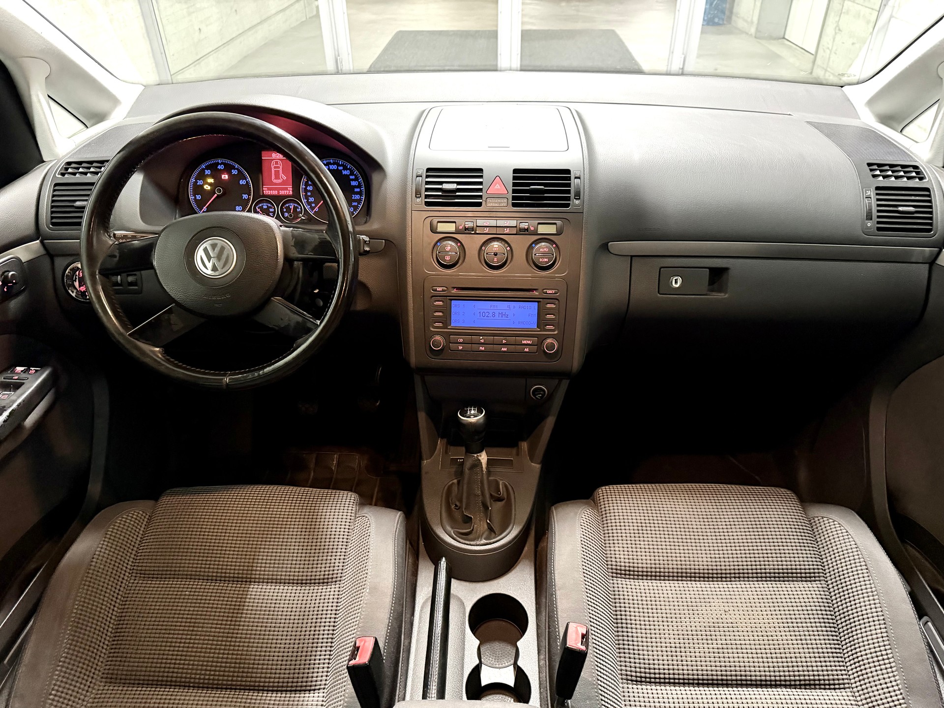 VW Touran 2.0 FSI Highline-image-14