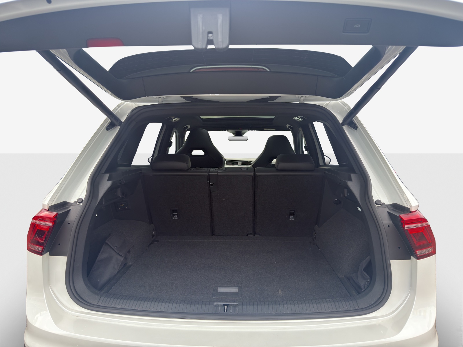 VW Tiguan 2.0TSI R 4Motion DSG-image-12