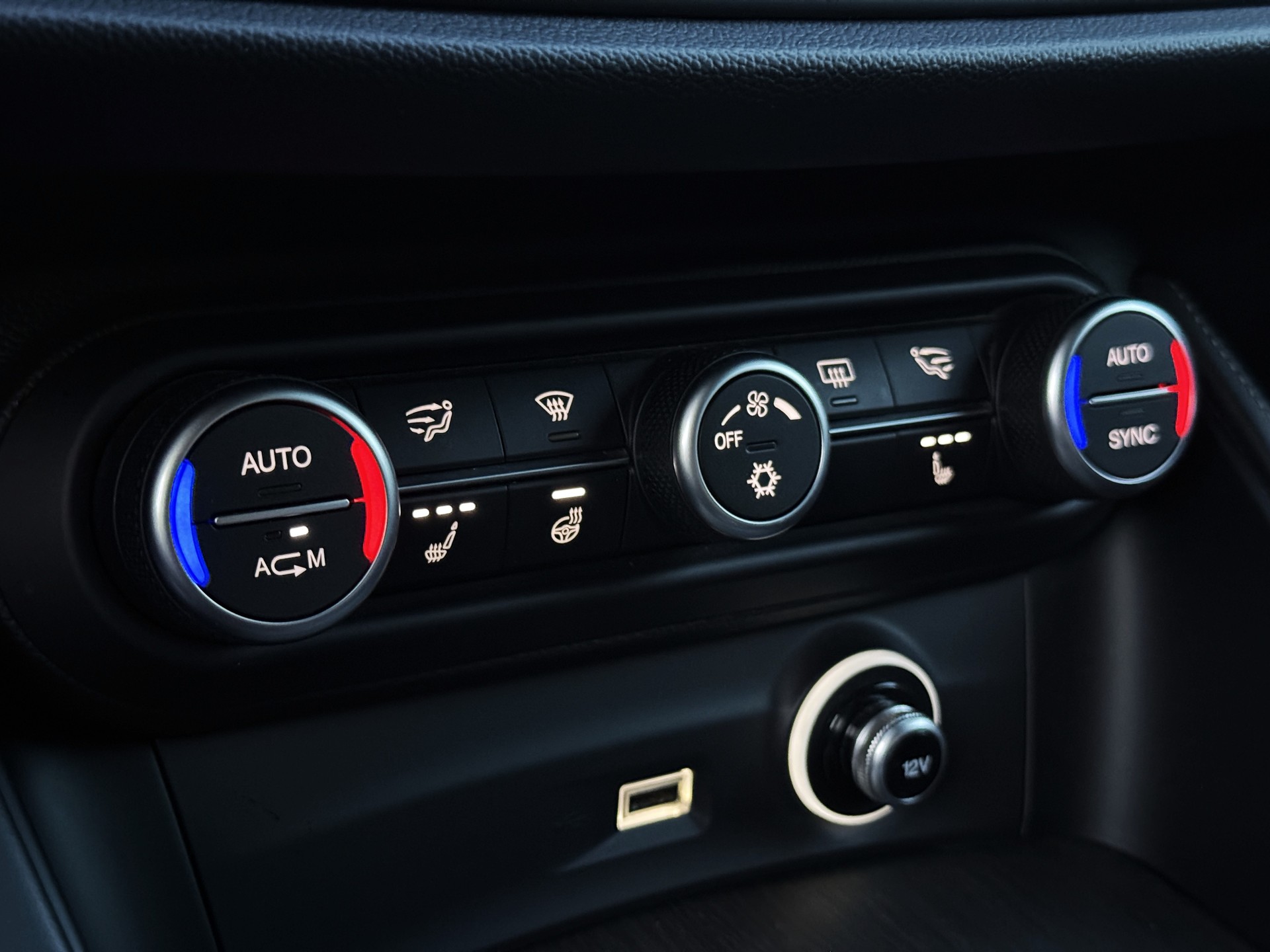 ALFA ROMEO Stelvio 2.0 First Edition Q4 Automatic / Anhängerkupplung-image-23