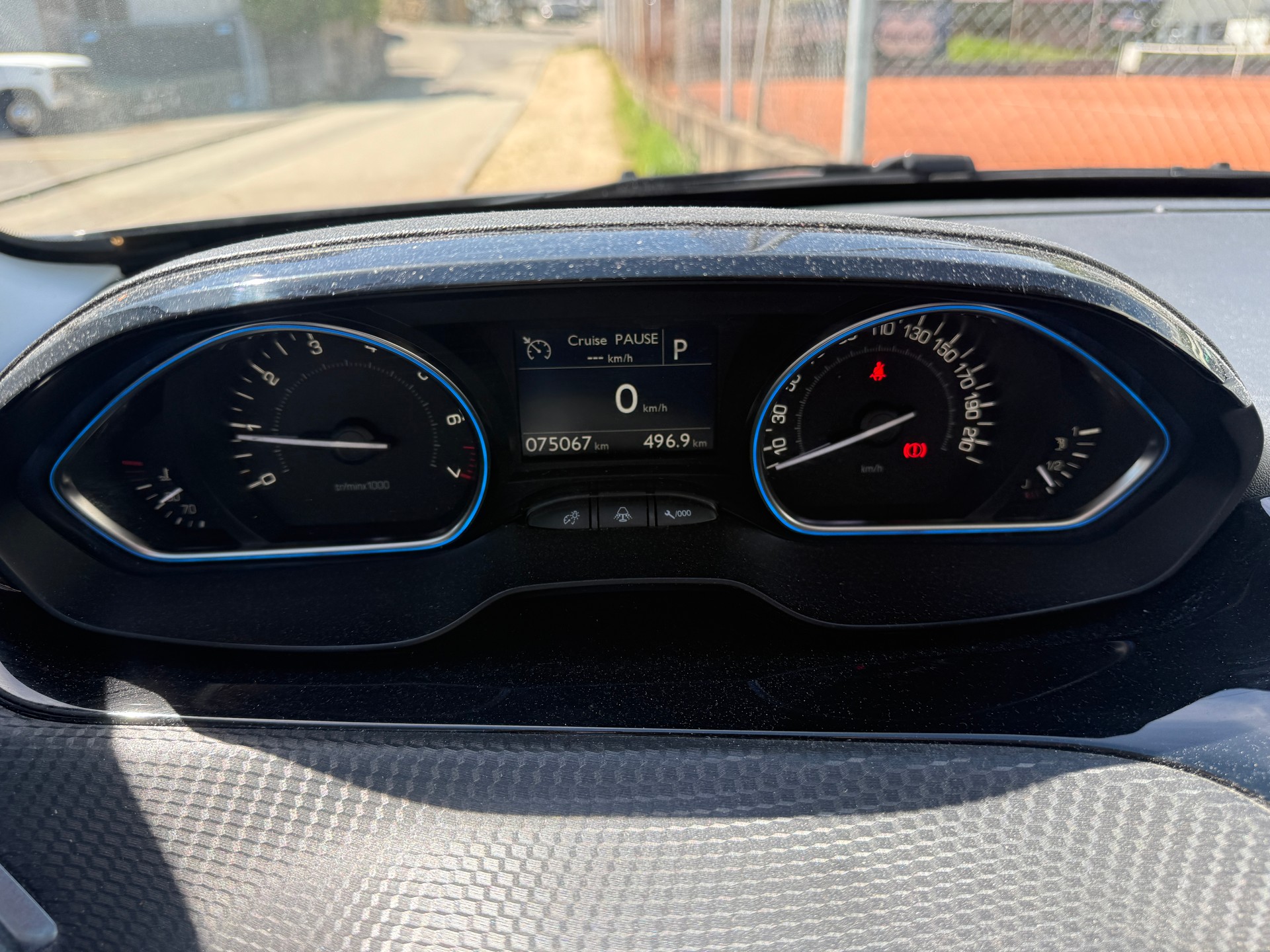 PEUGEOT 2008 1.2 PureTech Allure EAT6-image-10