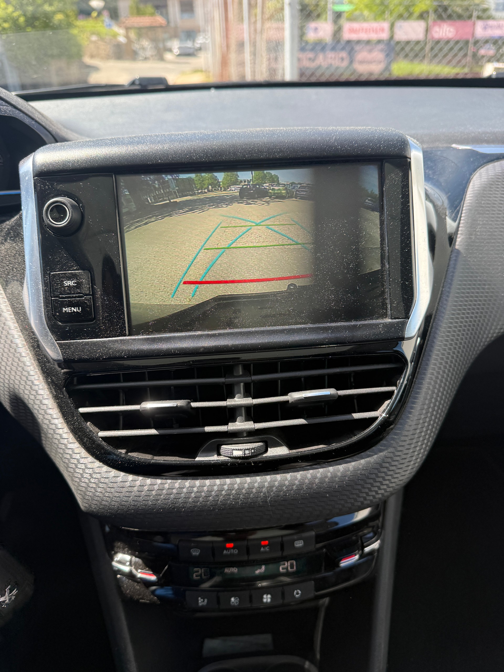 PEUGEOT 2008 1.2 PureTech Allure EAT6-image-8