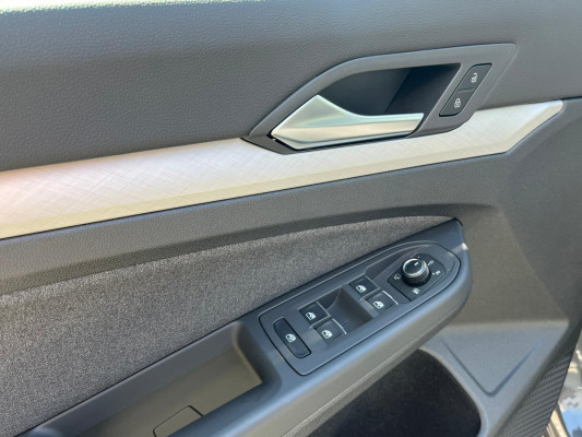 VW Golf Va 1.5 e TSI Life-image-8