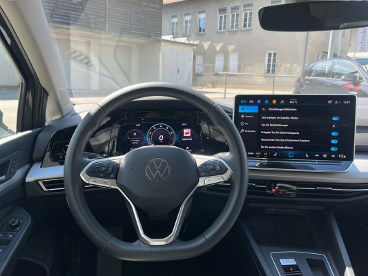 VW Golf Va 1.5 e TSI Life-image-2