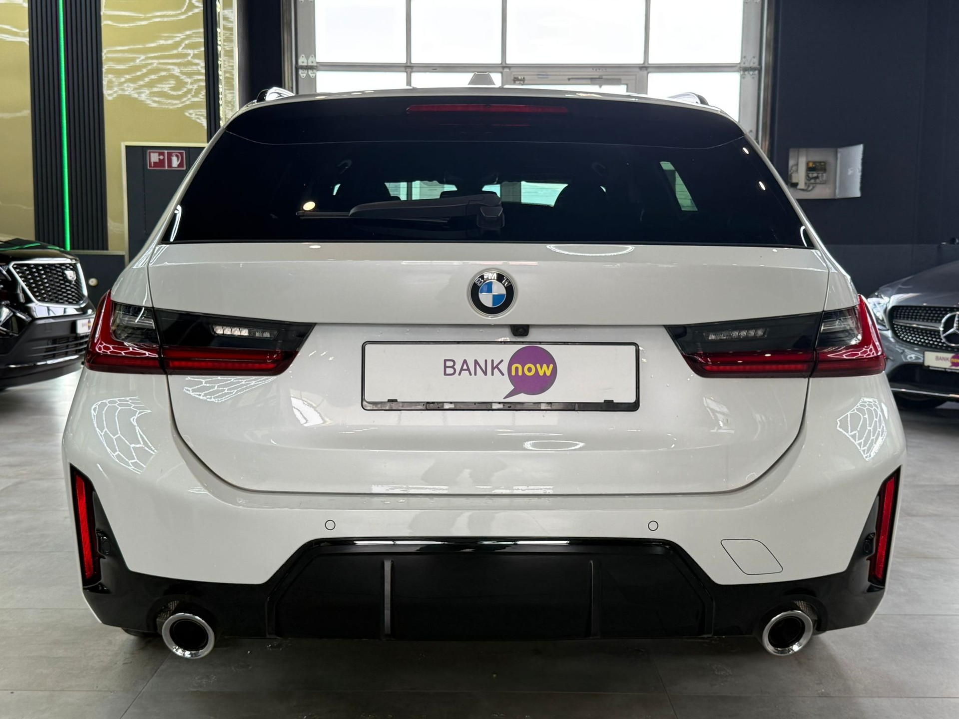 BMW 320d xDrive 48V Touring Steptronic M Sport-image-5