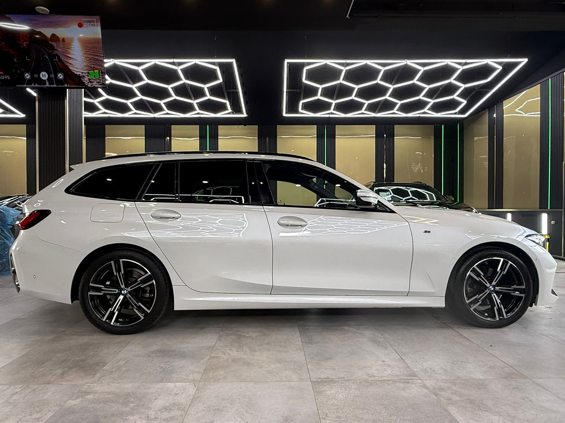 BMW 320d xDrive 48V Touring Steptronic M Sport-showroom-element-3
