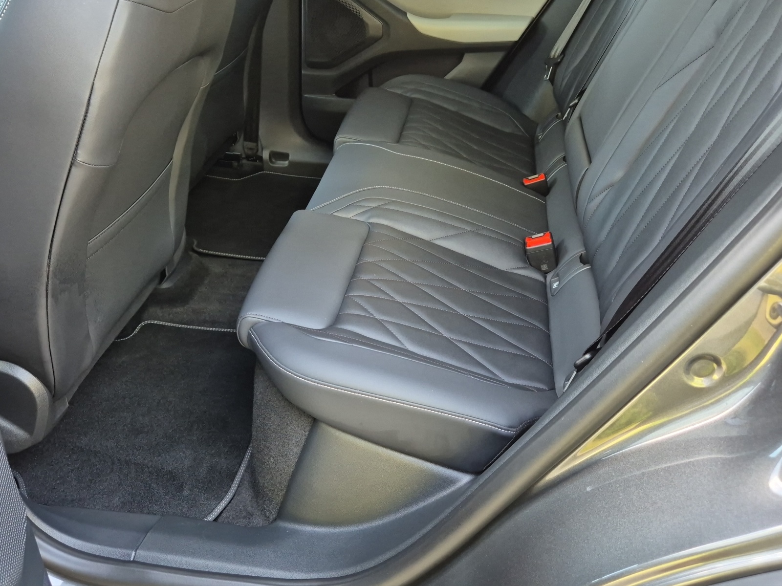 FORD Explorer Elektro Dual Extended Range Premium AWD-image-9