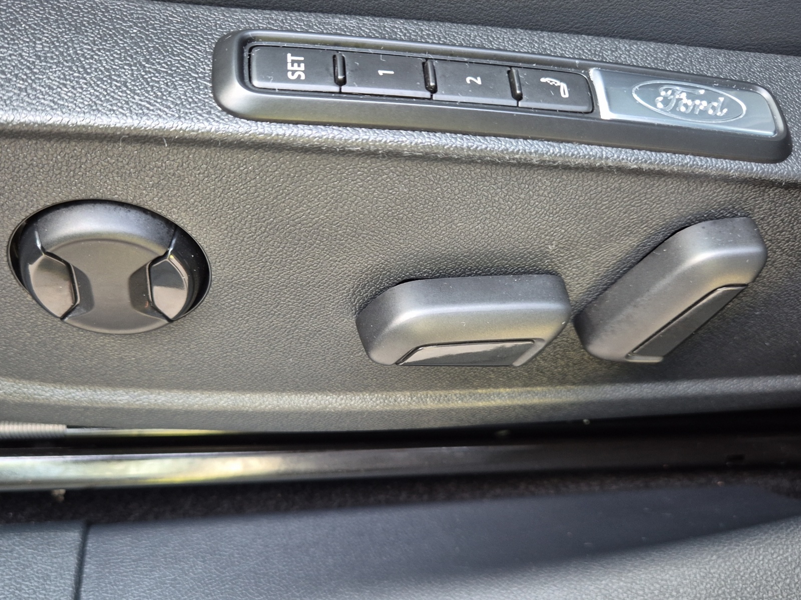 FORD Explorer Elektro Dual Extended Range Premium AWD-image-16