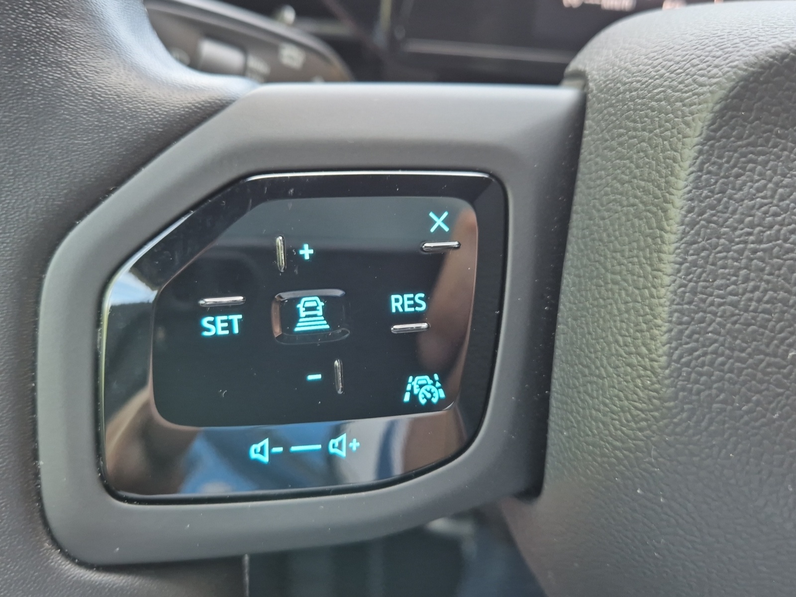 FORD Explorer Elektro Dual Extended Range Premium AWD-image-26