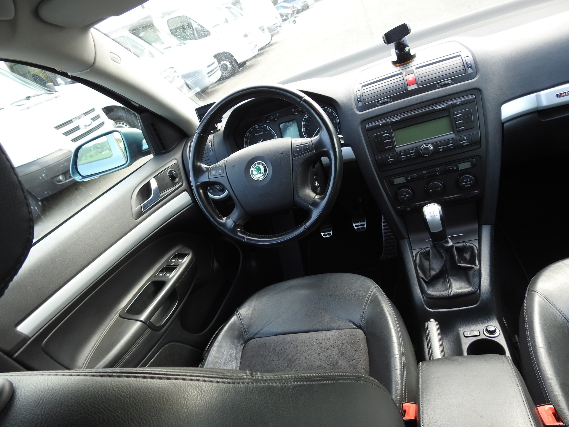 SKODA Octavia Scout 2.0 TDI 4x4-image-18
