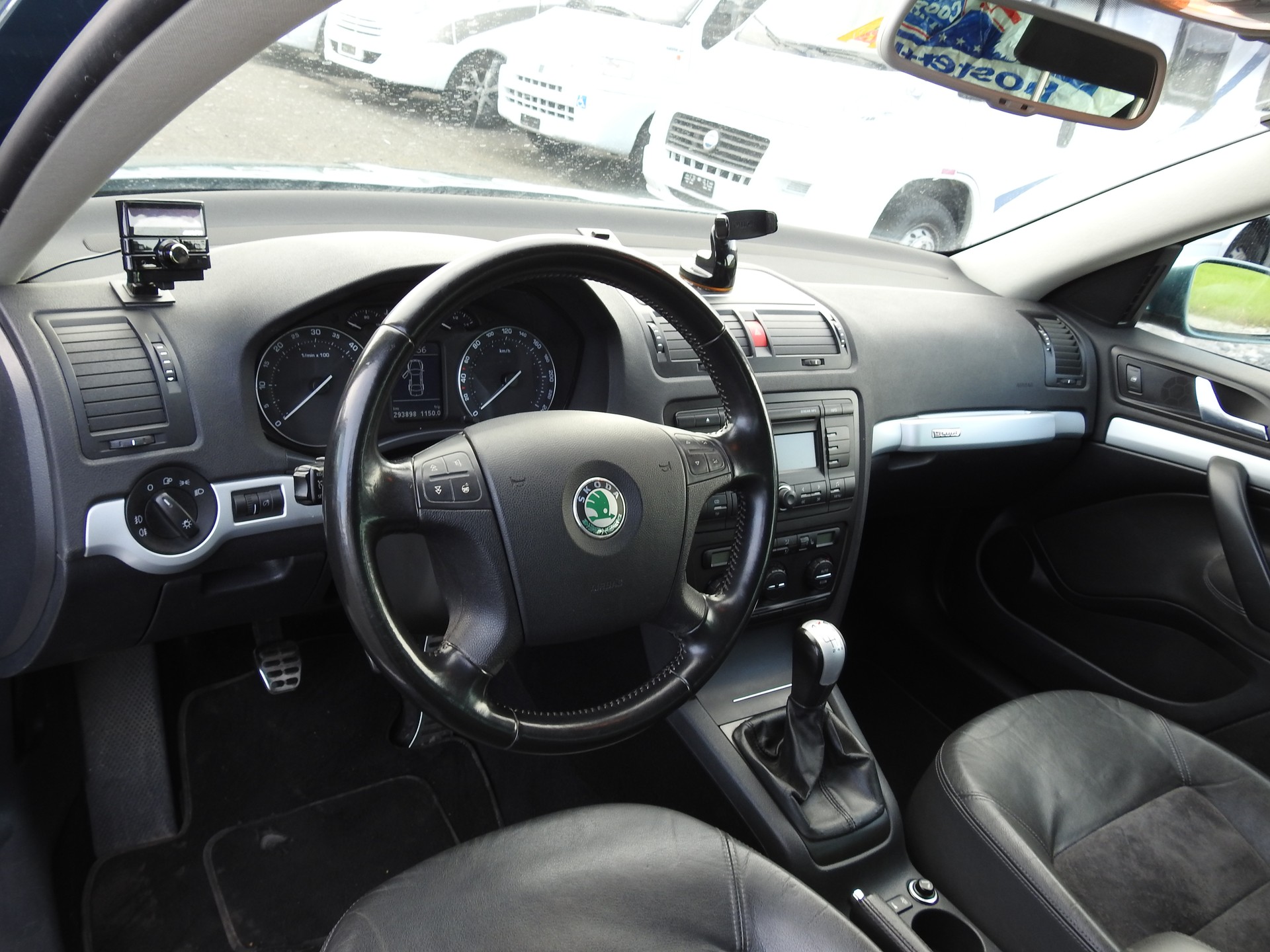 SKODA Octavia Scout 2.0 TDI 4x4-image-10