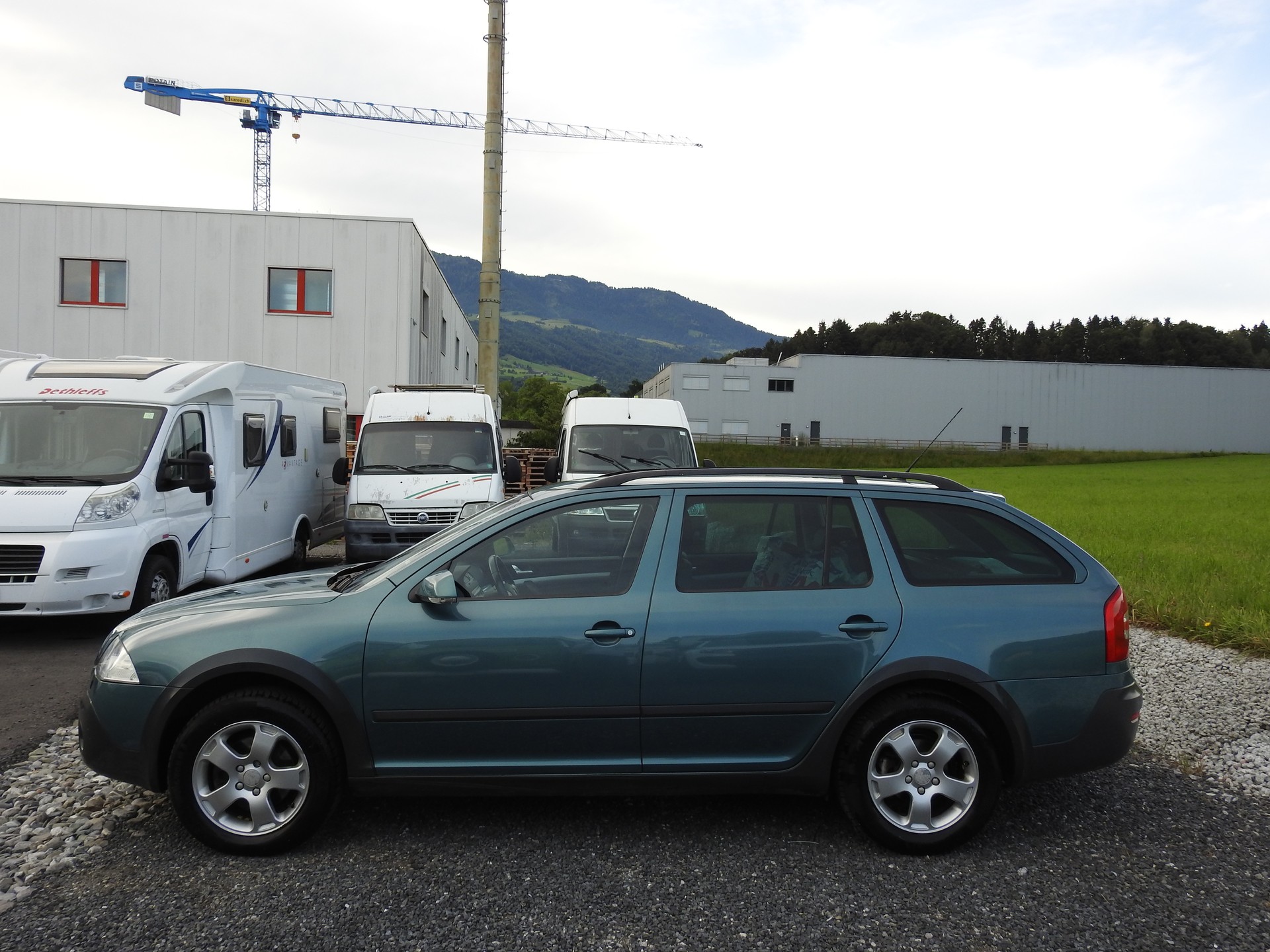 SKODA Octavia Scout 2.0 TDI 4x4-image-2