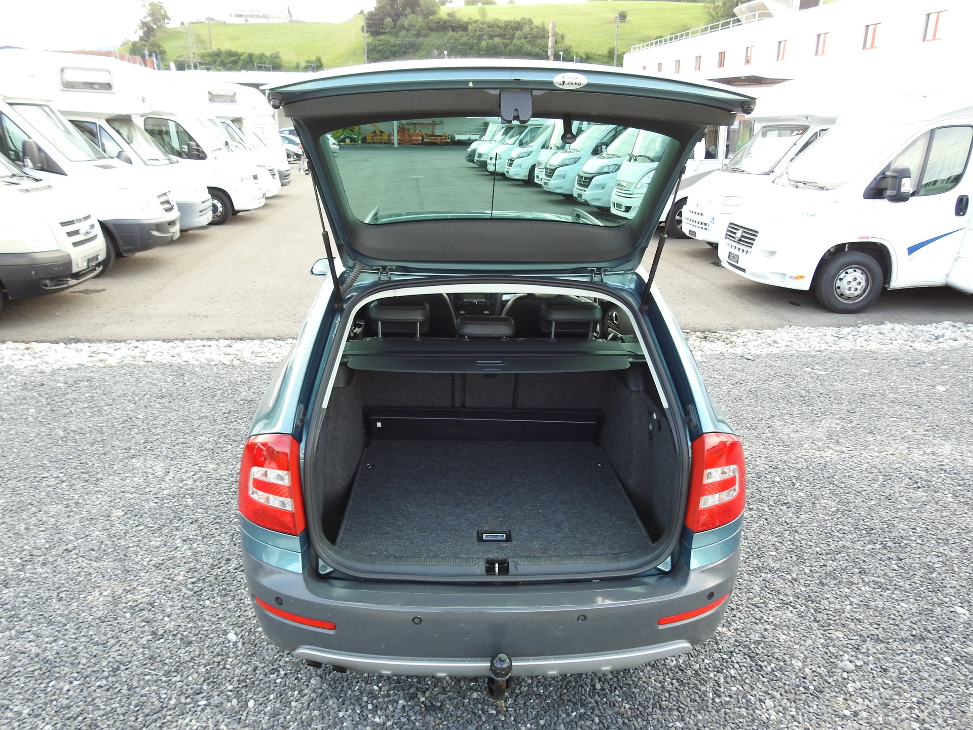 SKODA Octavia Scout 2.0 TDI 4x4-image-11