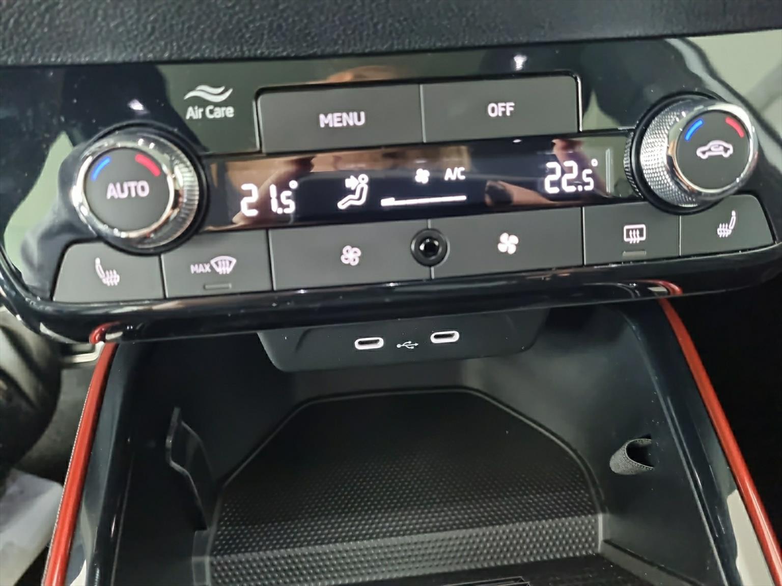 SKODA Fabia Monte Carlo 1.0 TSI DSG Pano-image-11