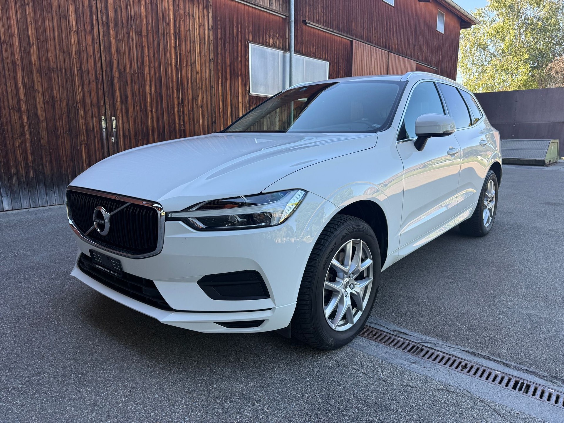 VOLVO XC60 D4 AWD Momentum Geartronic-showroom-element-3
