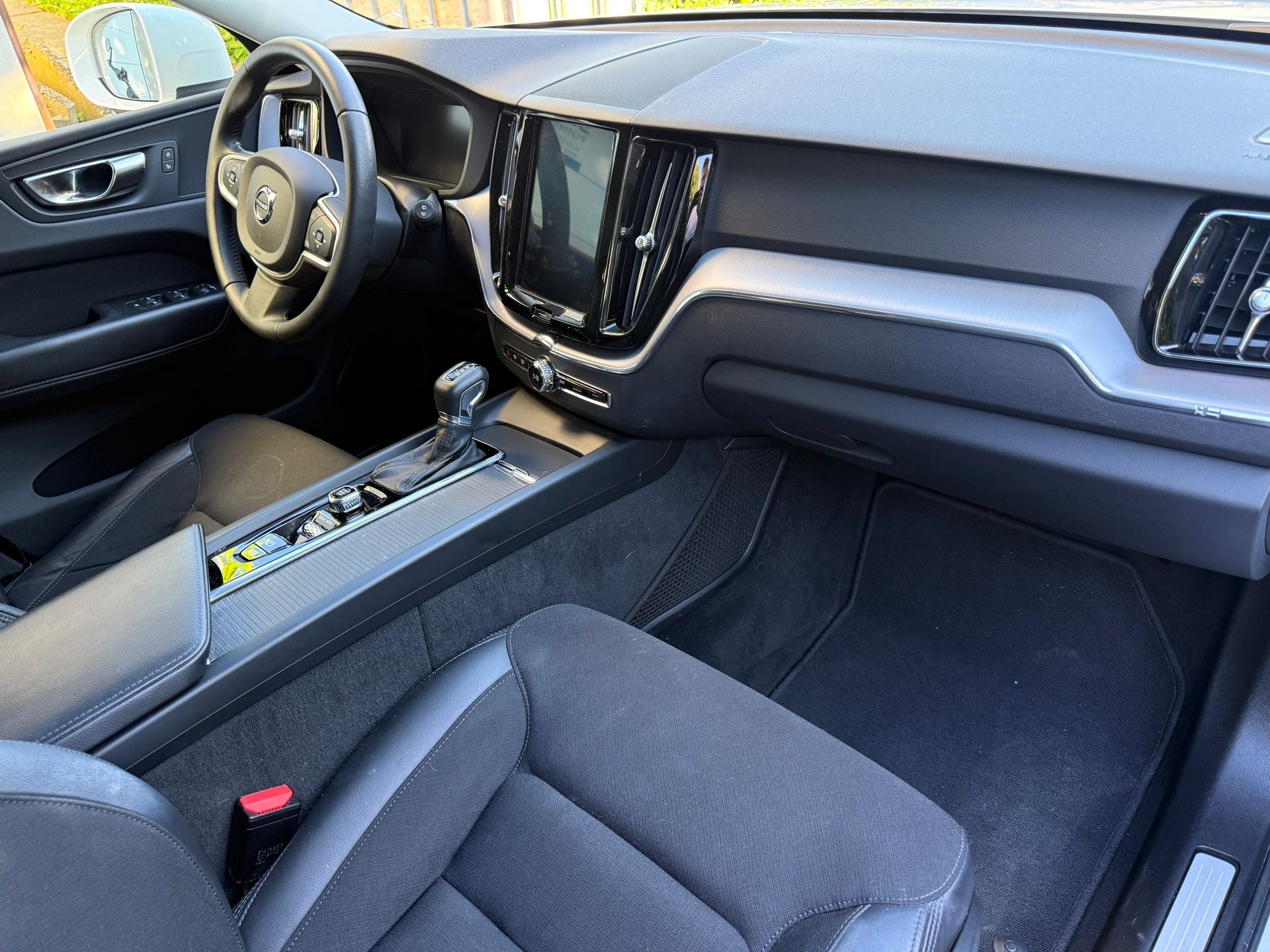 VOLVO XC60 D4 AWD Momentum Geartronic-image-14