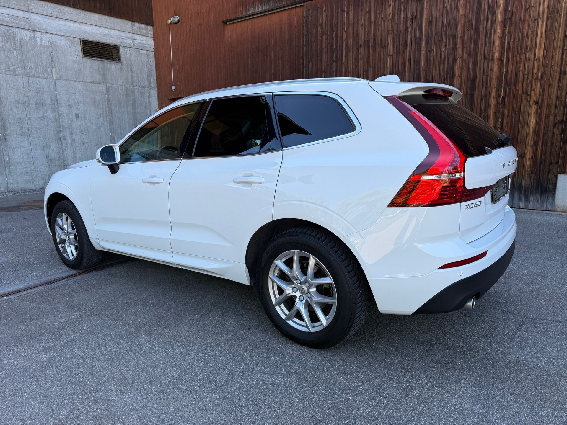 VOLVO XC60 D4 AWD Momentum Geartronic-showroom-element-2