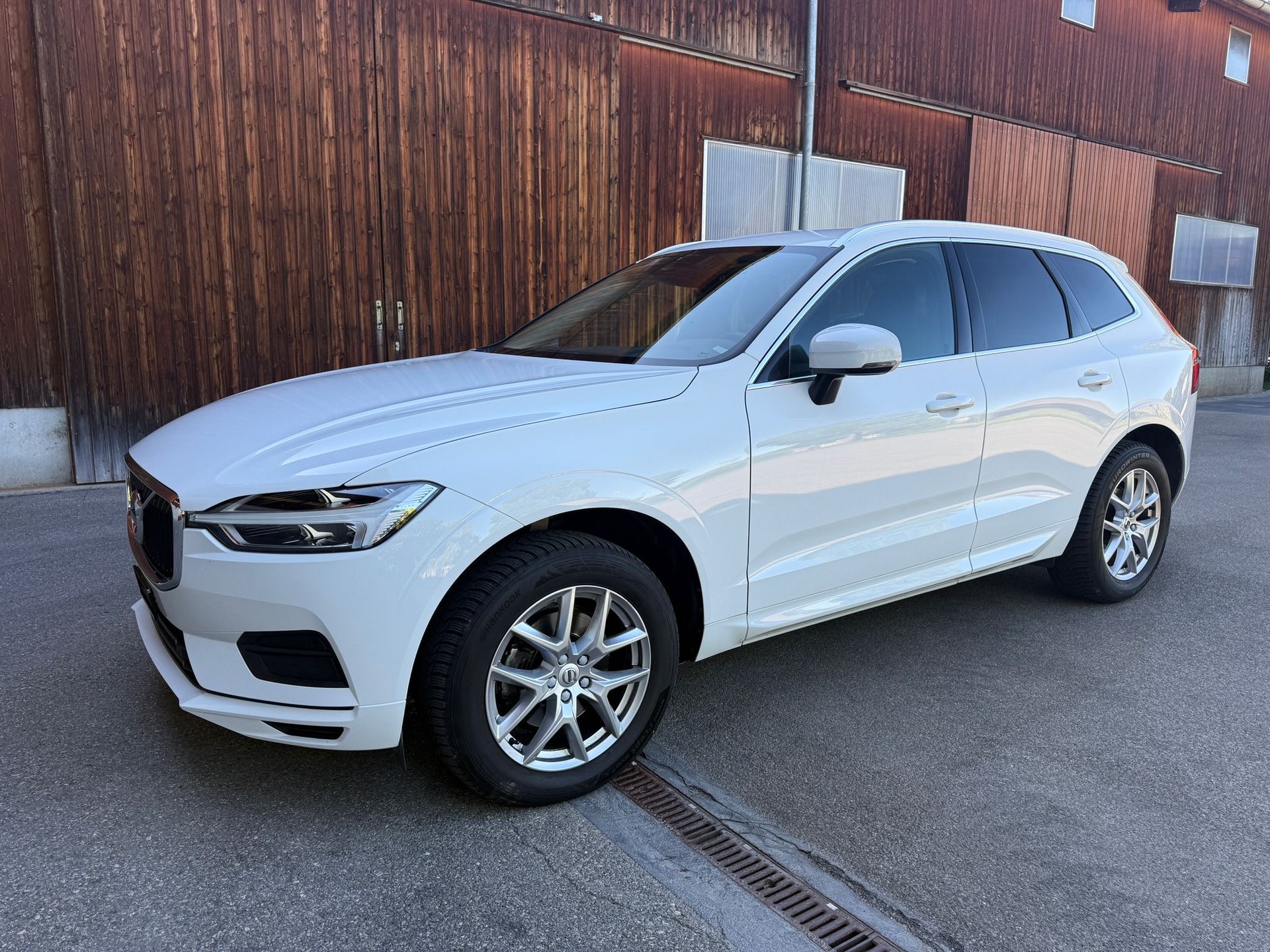 VOLVO XC60 D4 AWD Momentum Geartronic-image-6