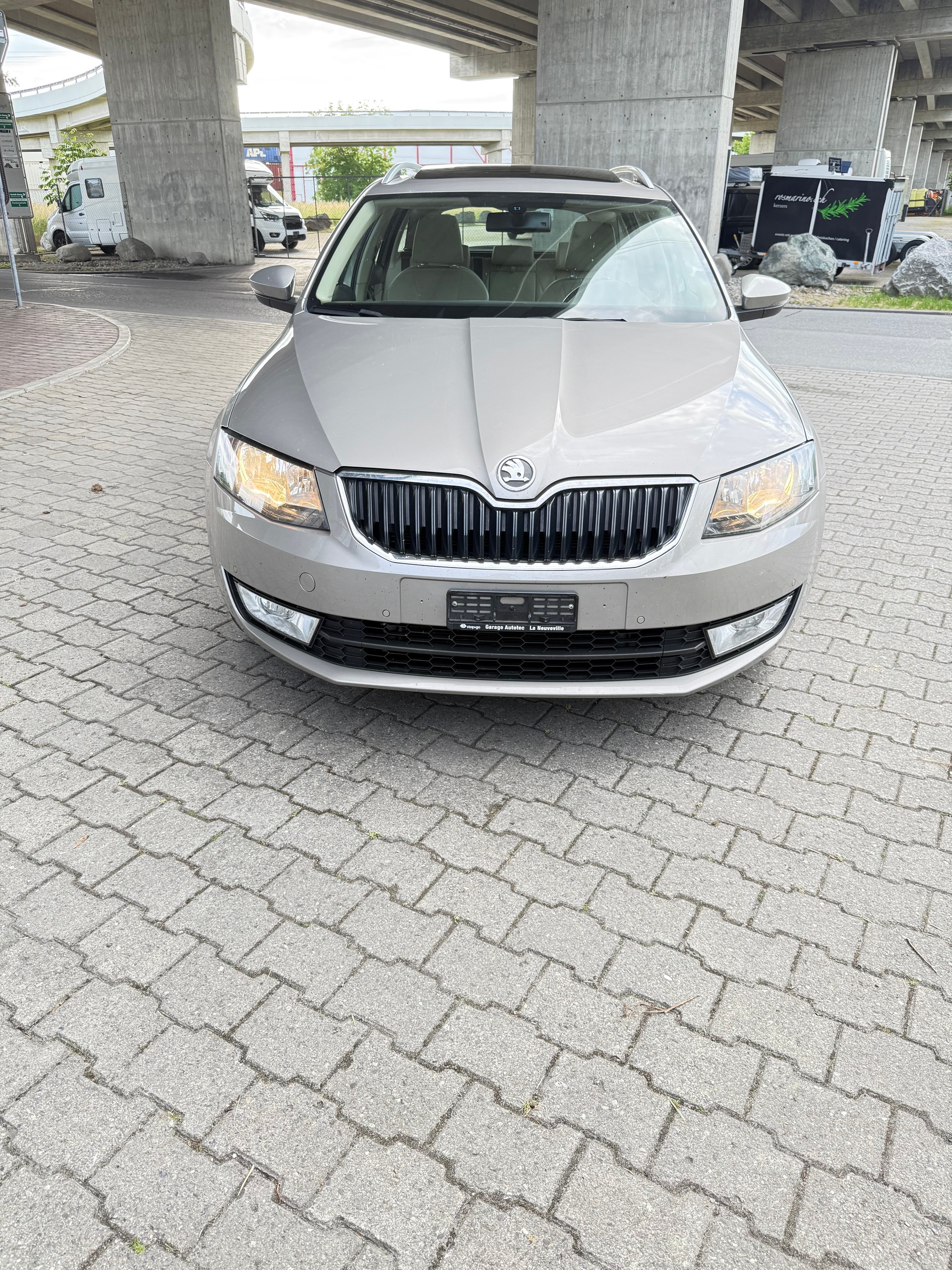 SKODA Octavia Combi 1.8 TSI Elegance 4x4 DSG-image-0