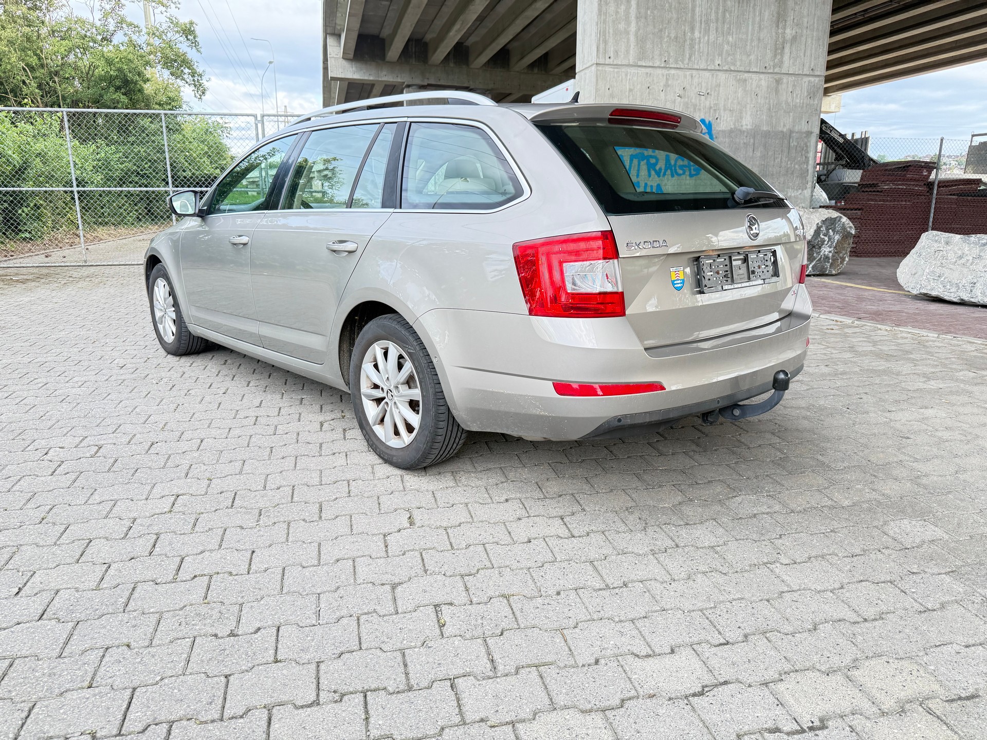 SKODA Octavia Combi 1.8 TSI Elegance 4x4 DSG-image-8