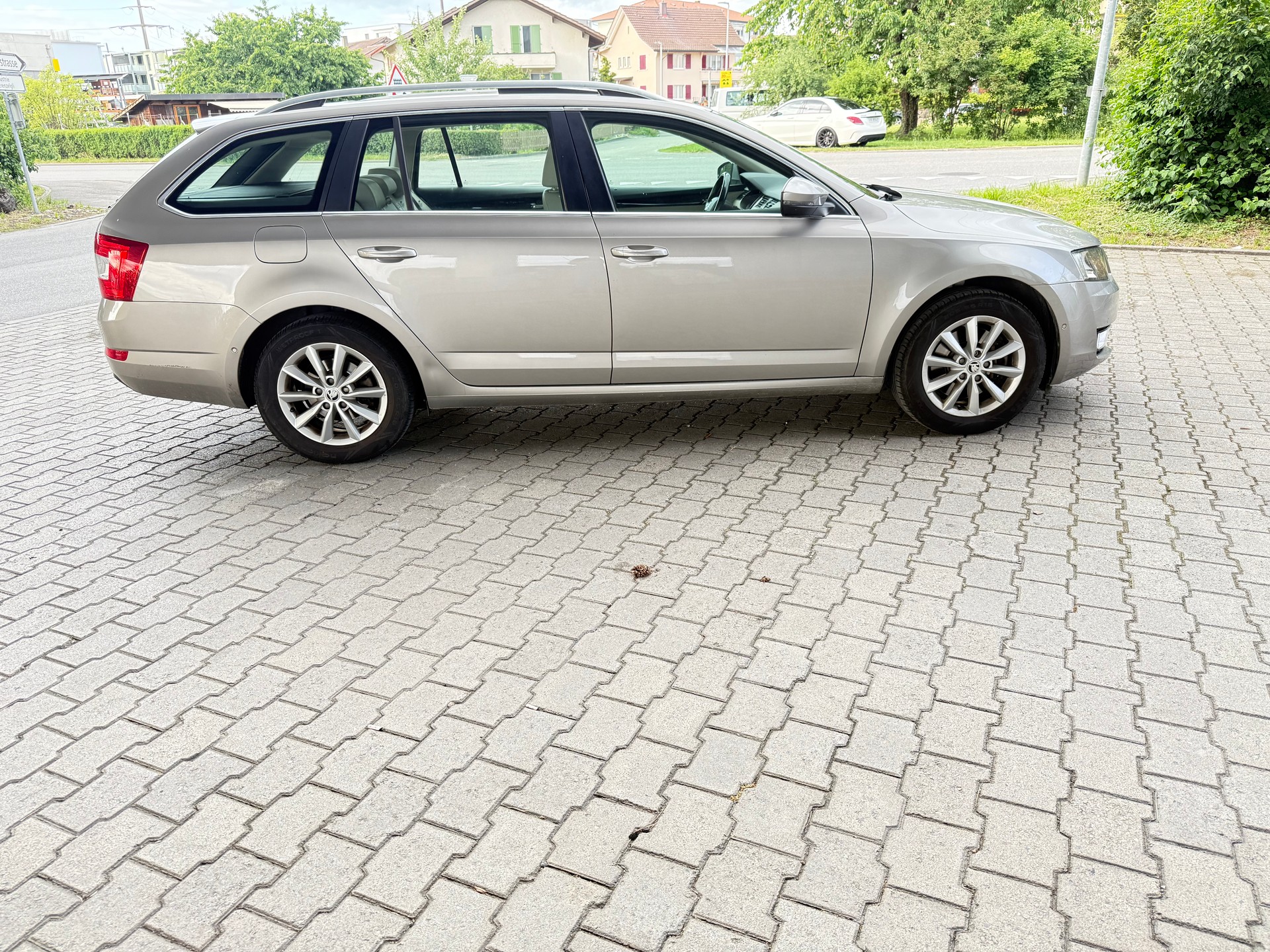 SKODA Octavia Combi 1.8 TSI Elegance 4x4 DSG-image-4