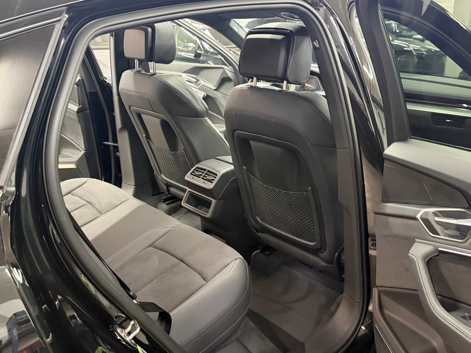 AUDI e-tron 55 Sportback S Line Black Edition quattro-image-11