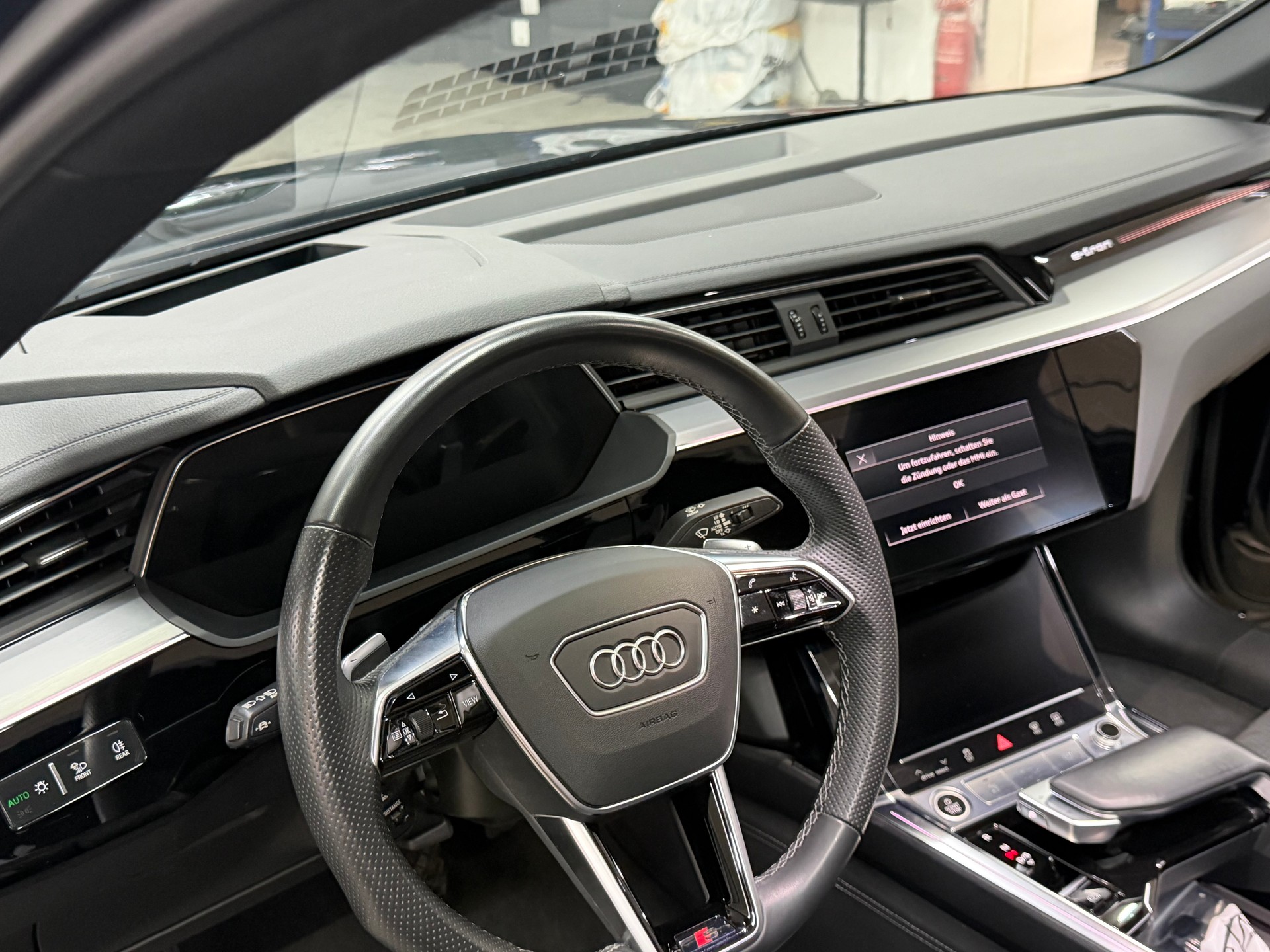 AUDI e-tron 55 Sportback S Line Black Edition quattro-image-8