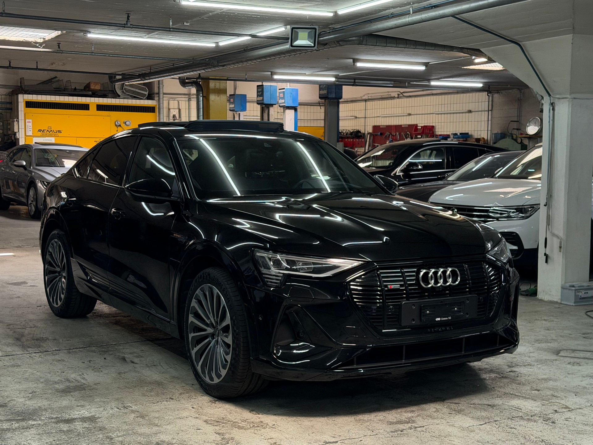 AUDI e-tron 55 Sportback S Line Black Edition quattro-image-1