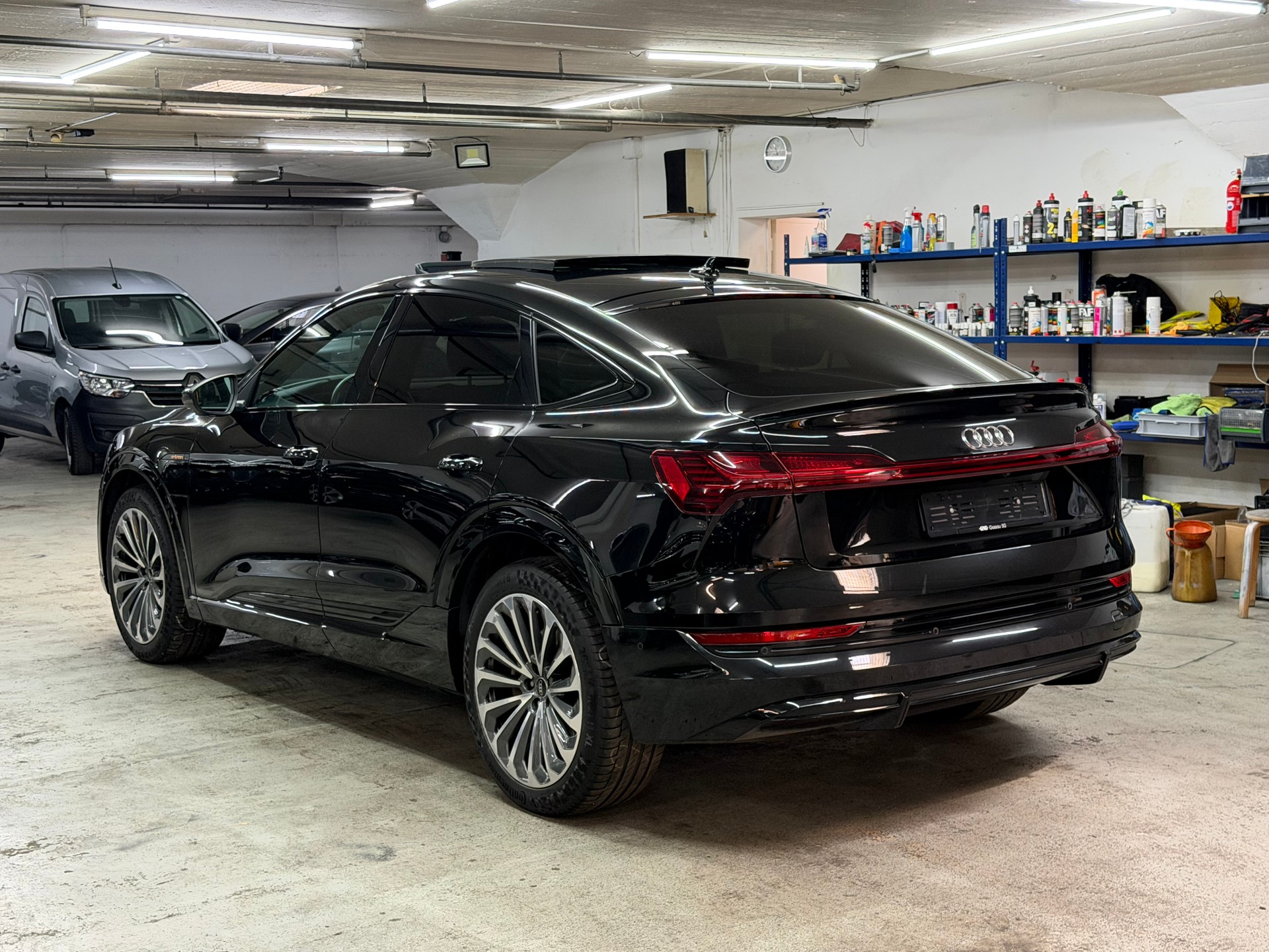 AUDI e-tron 55 Sportback S Line Black Edition quattro-image-3