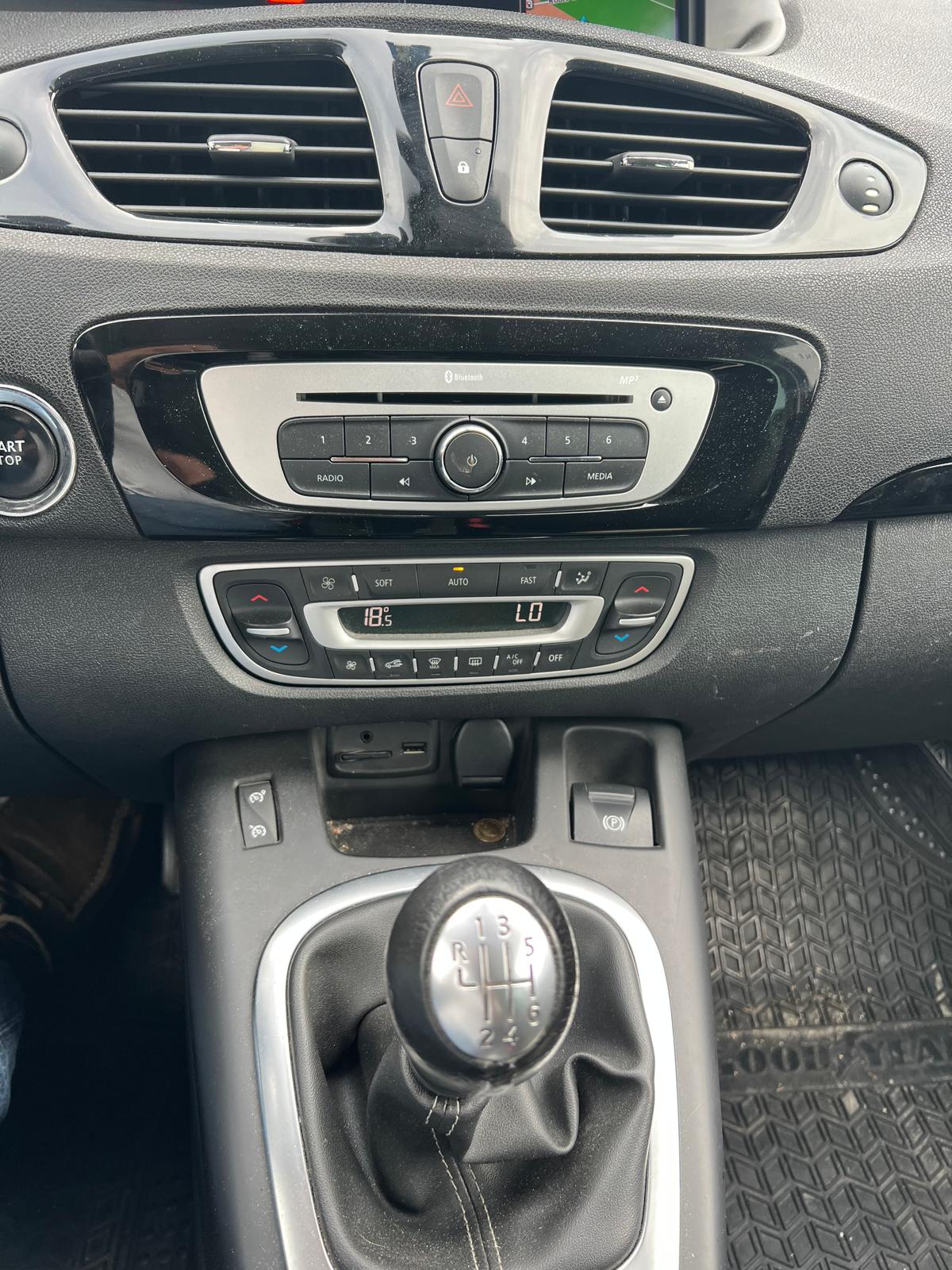 RENAULT Grand Scénic 1.6 dCi Bose-image-3