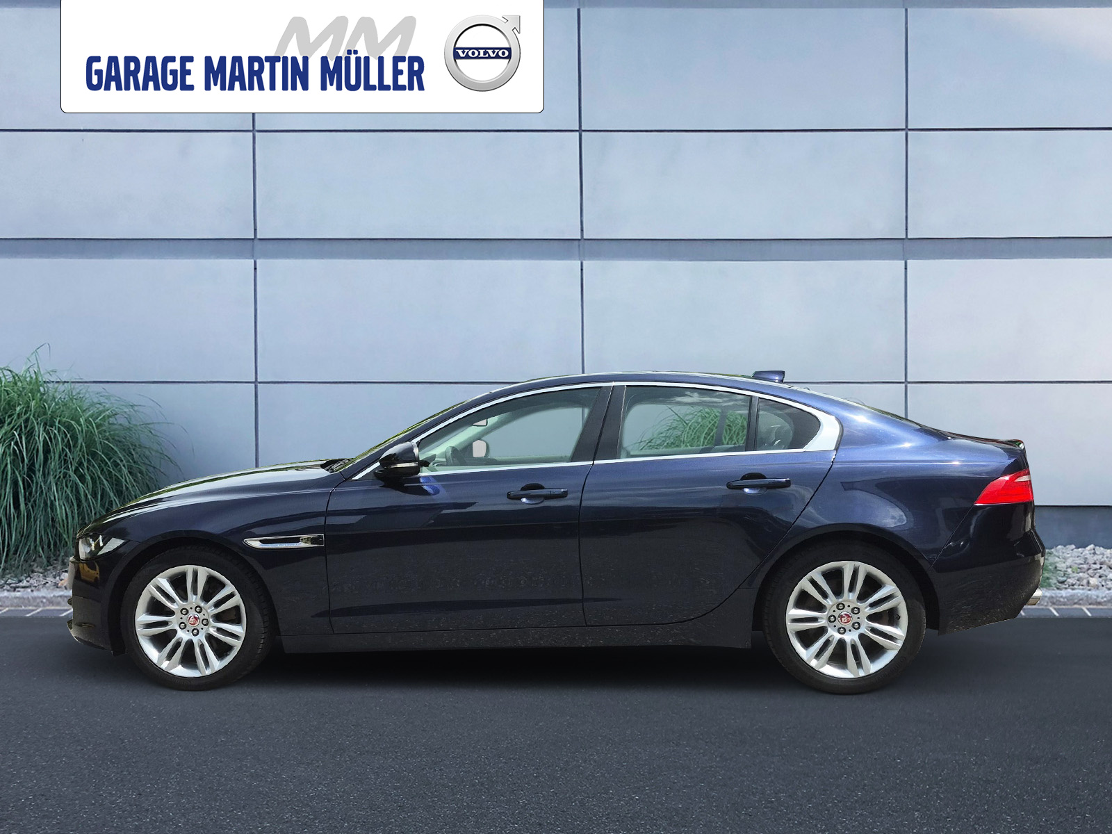 JAGUAR XE 2.0 D 180 Prestige AWD-image-1
