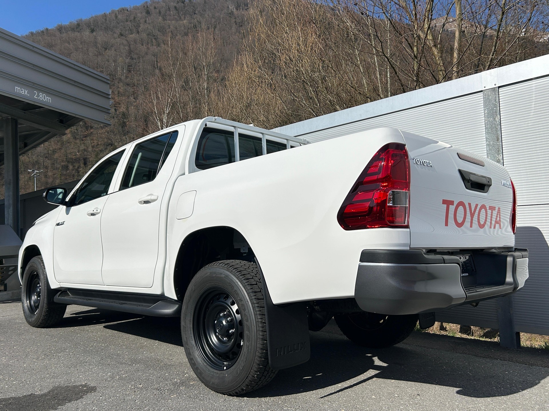 TOYOTA Hilux Double Cab.-Pick-up 2.8 D-4D 204 Comfort-image-3